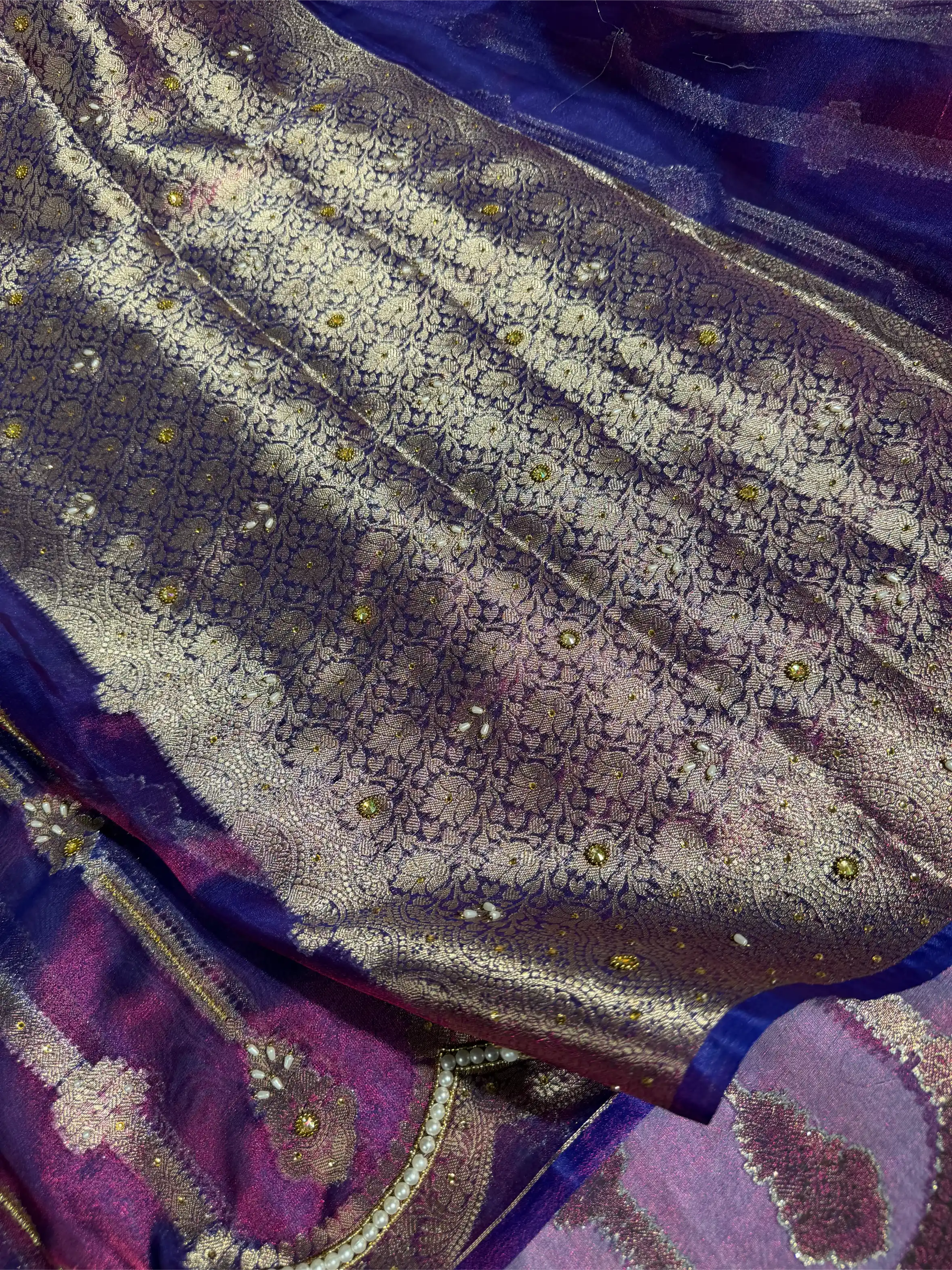 Baigani Scallop Tissue Silk Handwork Banarasi Saree - Image 2