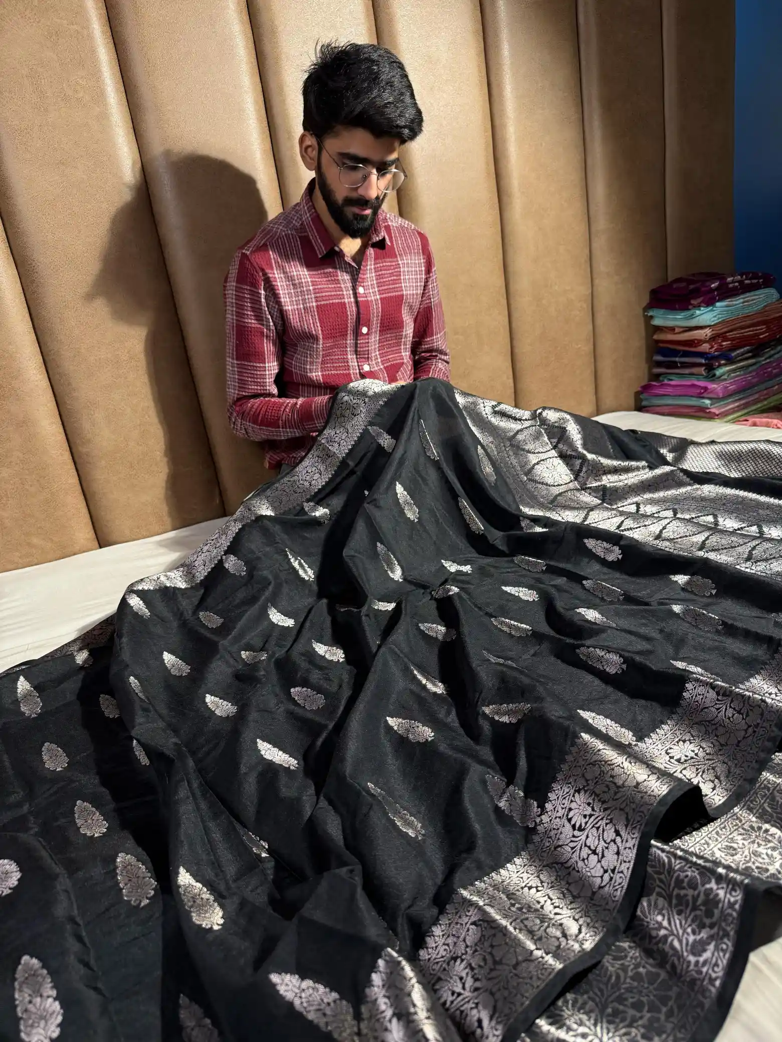 Black Chiniya Silk Traditional Banarasi Saree - Image 3