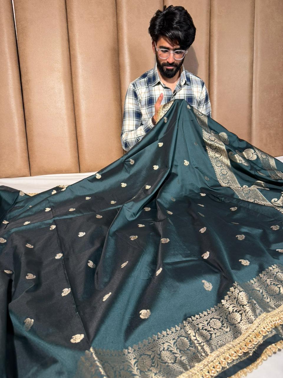 Bottle Green Banarasi Silk Lace Work Saree - Image 3