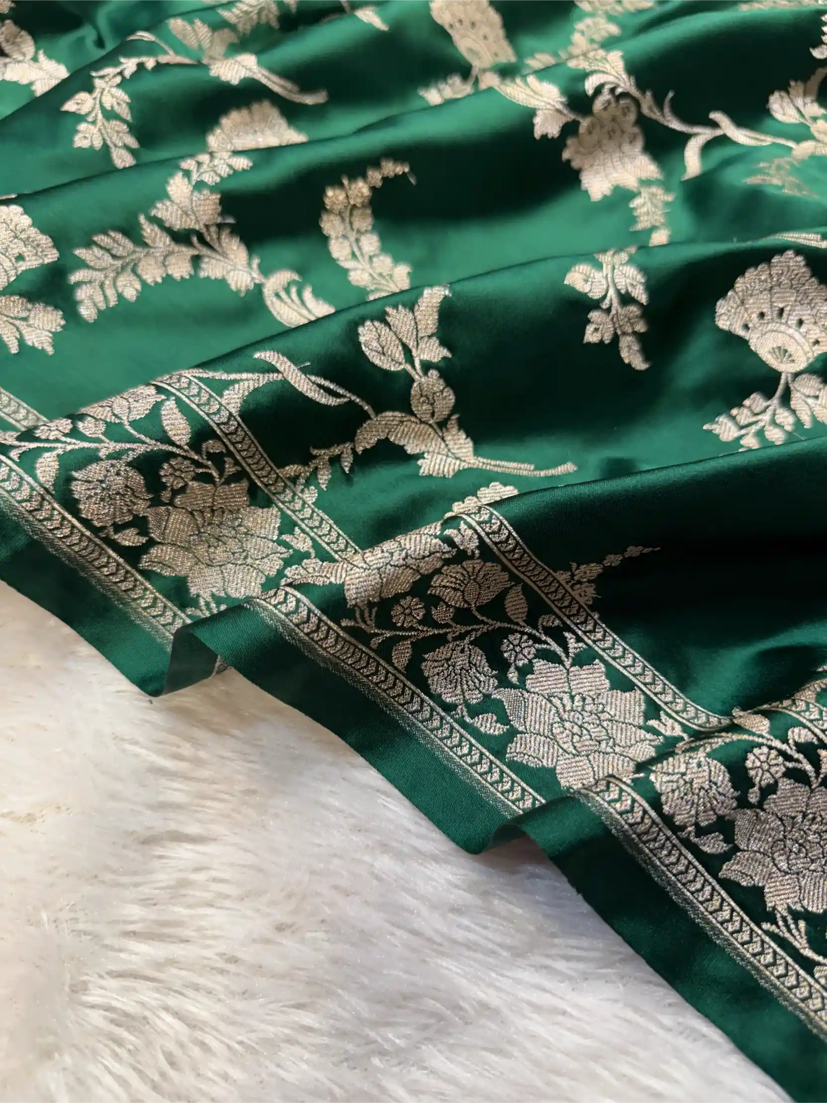 Bottle Green Mashru Katan Silk Floral Jaal Banarasi saree - Image 2
