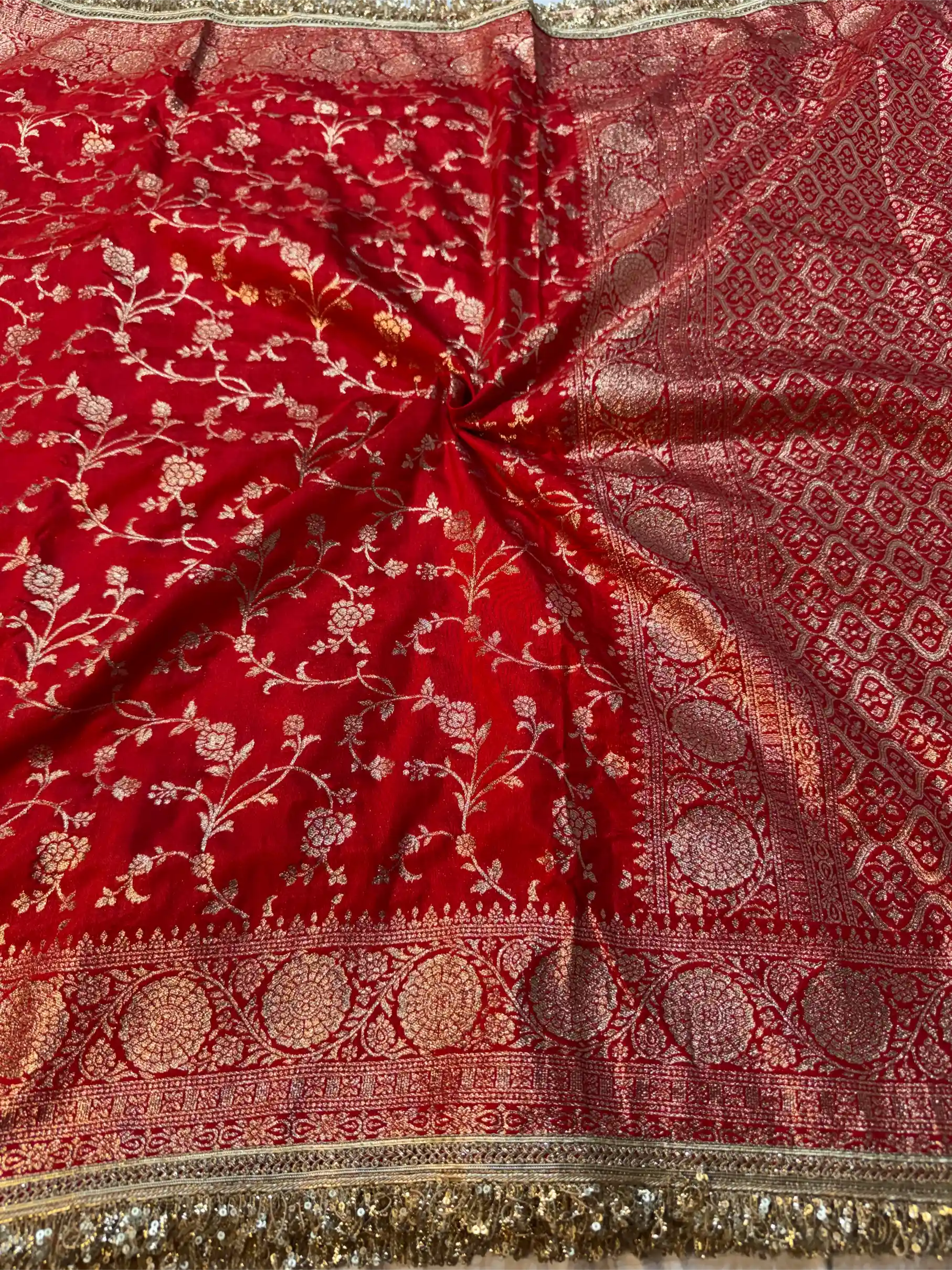 Bridal Red Chiniya Silk Designer Lace Attached Banarasi Saree - Image 3