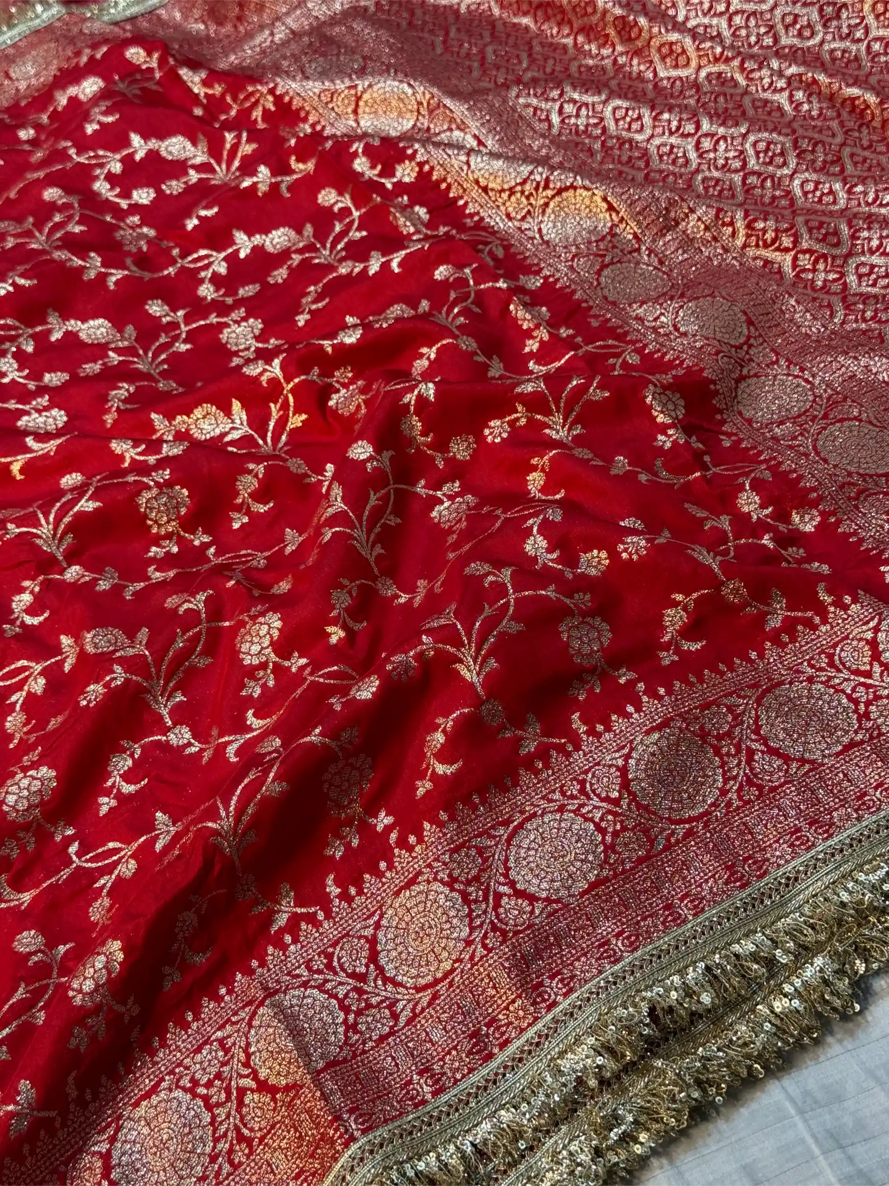Bridal Red Chiniya Silk Designer Lace Attached Banarasi Saree - Image 4