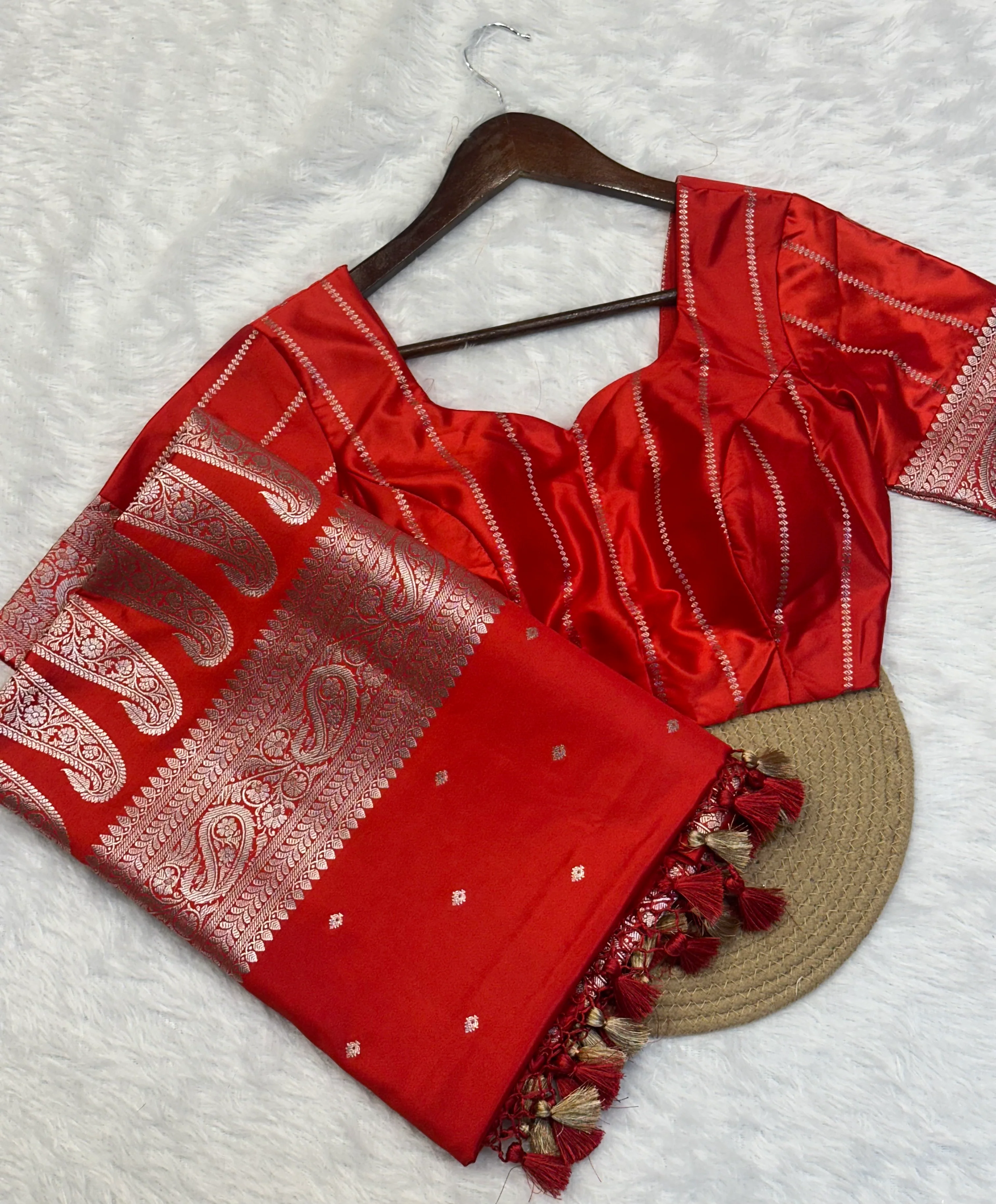 Bridal Red Mashru Katan Silk Banarasi Saree - Image 2