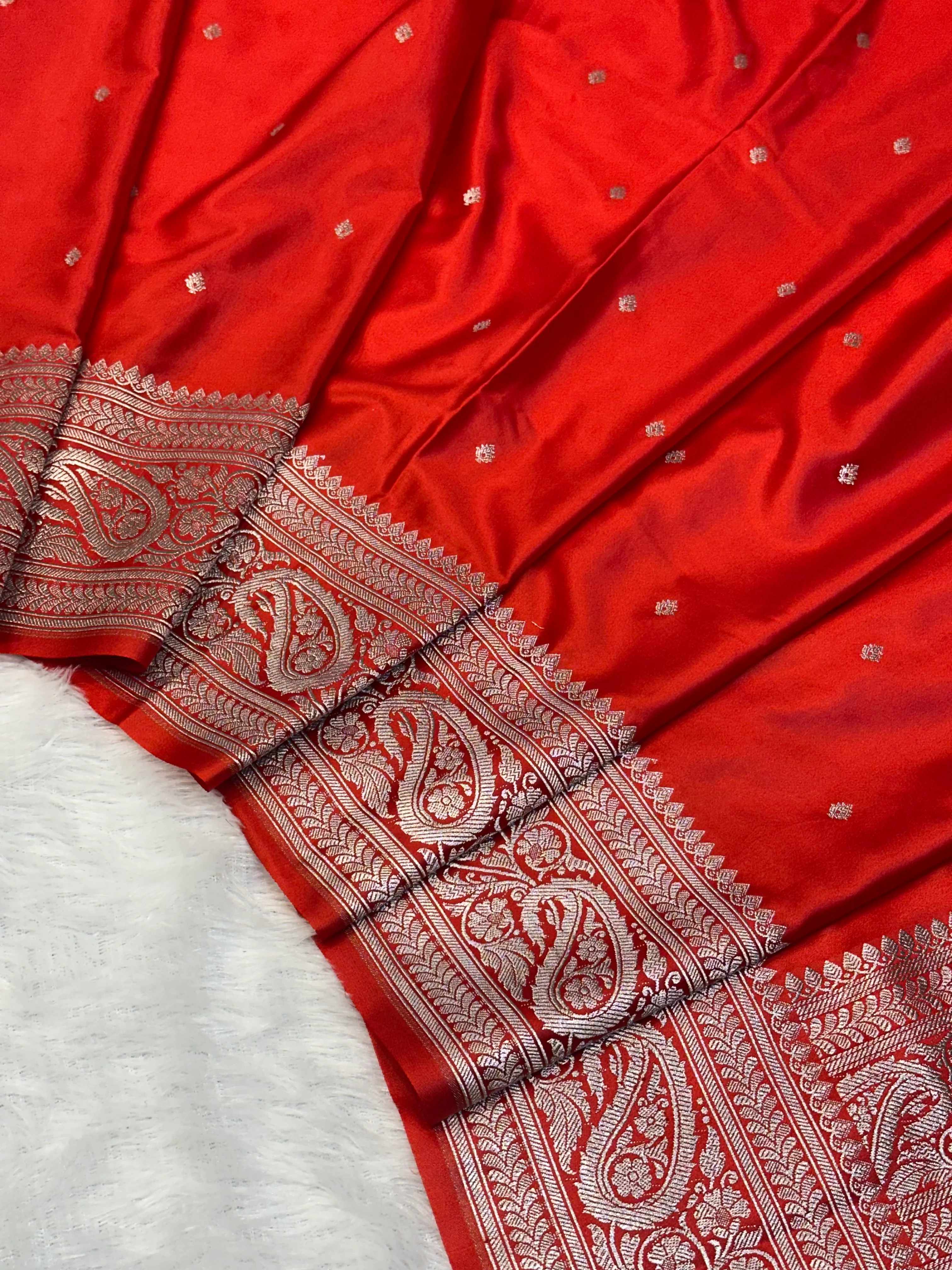 Bridal Red Mashru Katan Silk Banarasi Saree - Image 3