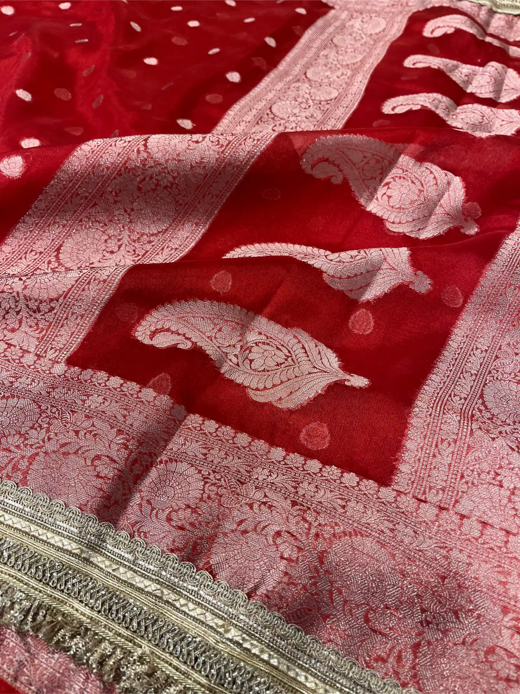 Bridal Red Tissue Silk Designer Lace Attached Banarasi Saree - Image 4