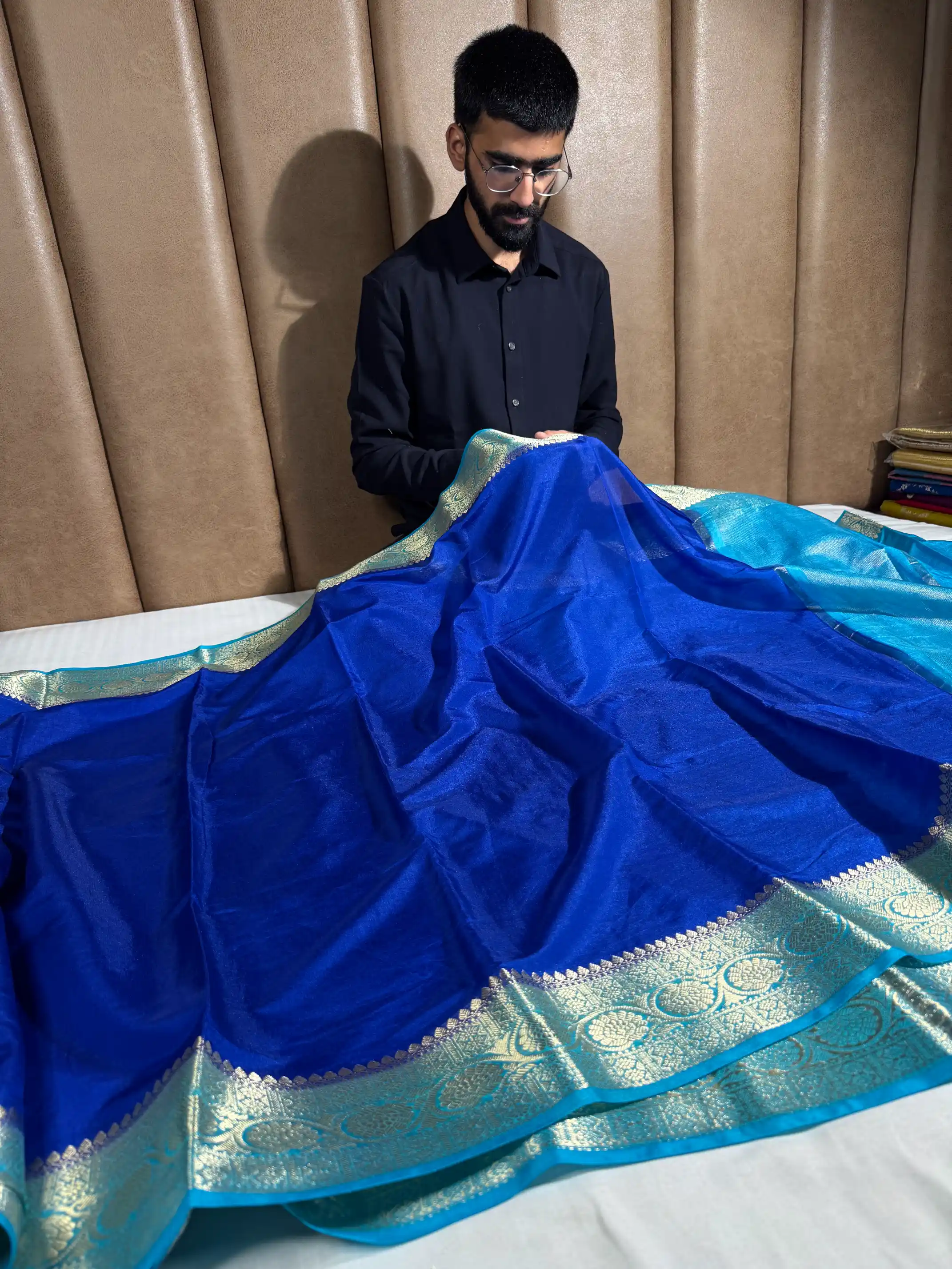 Contrast Royal Blue Mysore Crepe Silk Banarasi Saree - Image 3