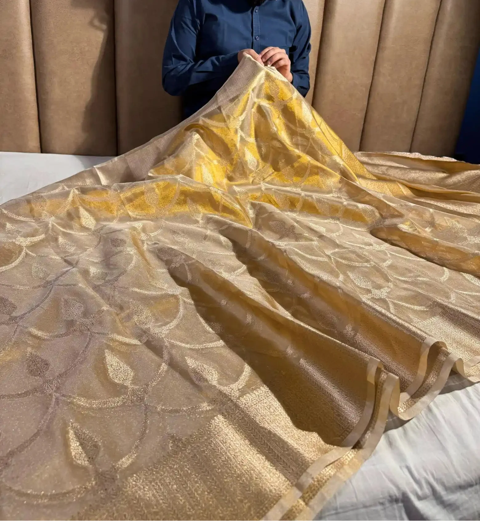 Copper Tissue Silk Heritage Weave Banarasi Saree - Image 3
