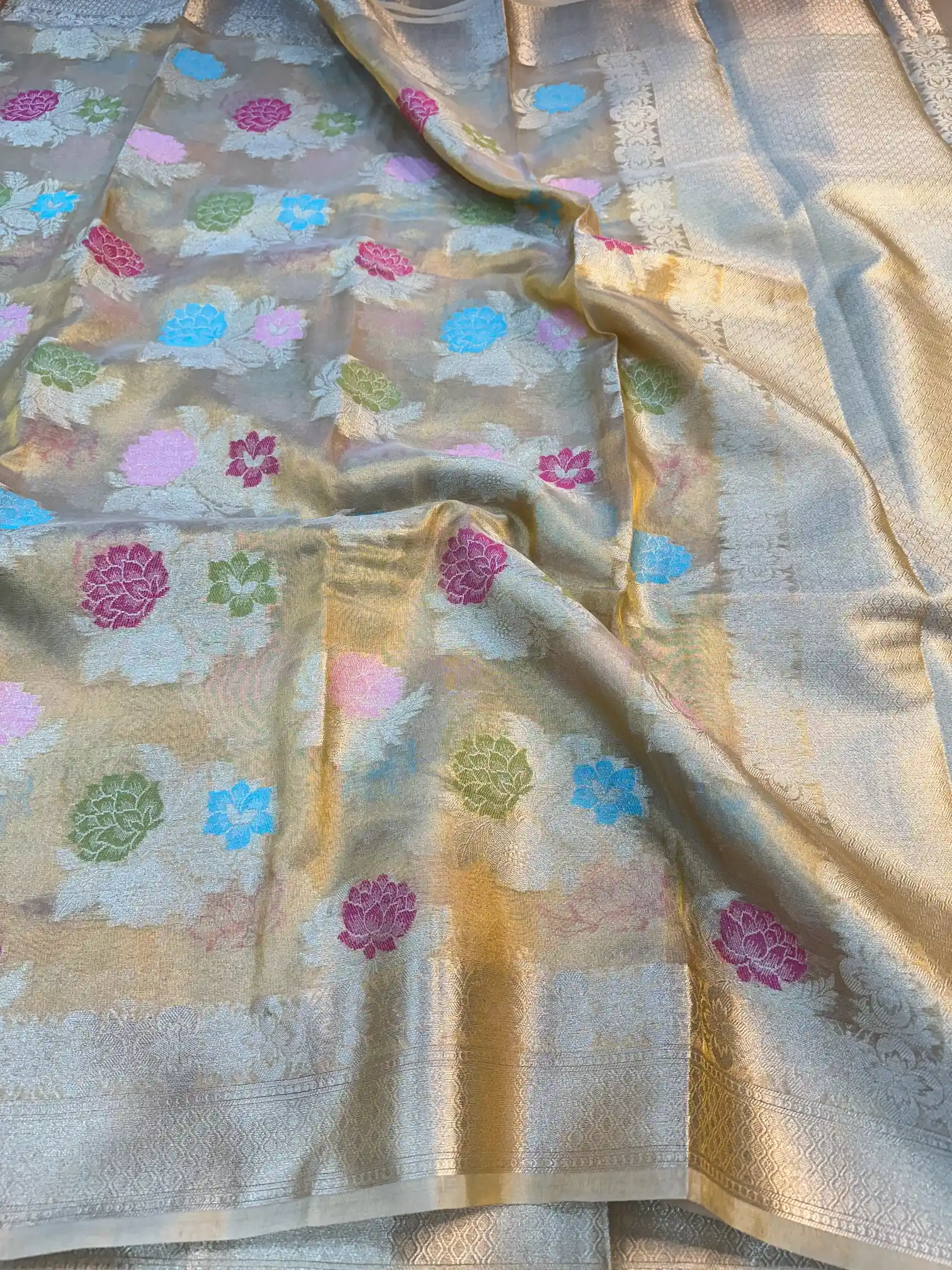 Rose Buta in Multicoloured Floral Weave Copper Tissue Silk Banarasi Saree - Image 2