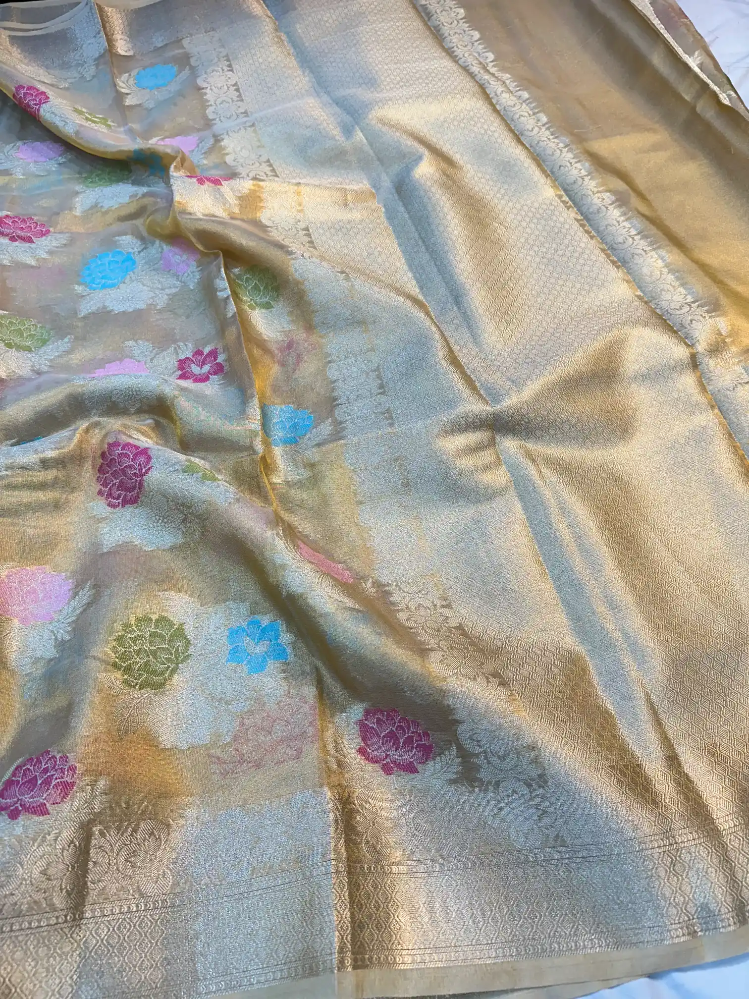 Rose Buta in Multicoloured Floral Weave Copper Tissue Silk Banarasi Saree - Image 4