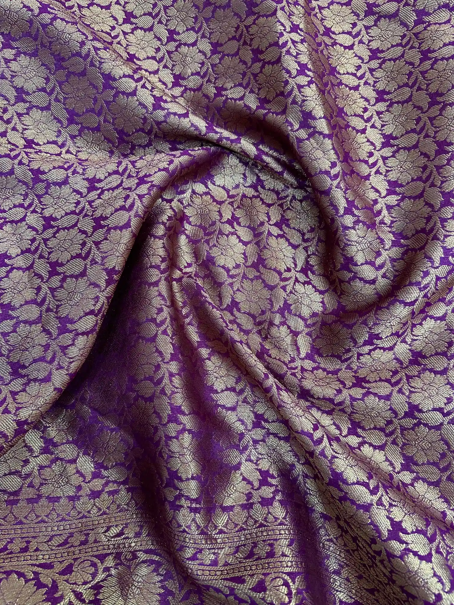 Deep Purple Khaddi Buti Georgette Silk Lace Attached Banarasi Saree - Image 5