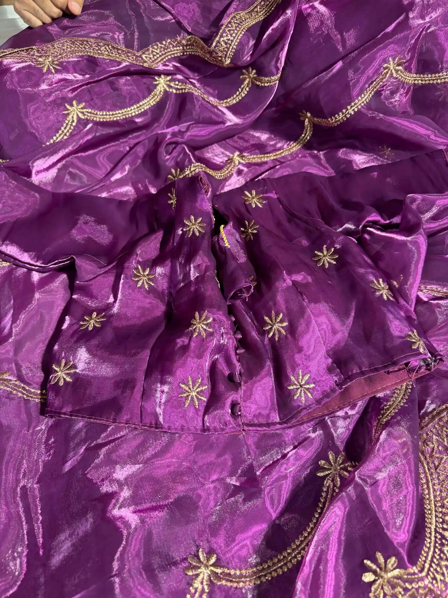 Deep Purple Shade Shimmery Tissue Silk Saree - Image 3