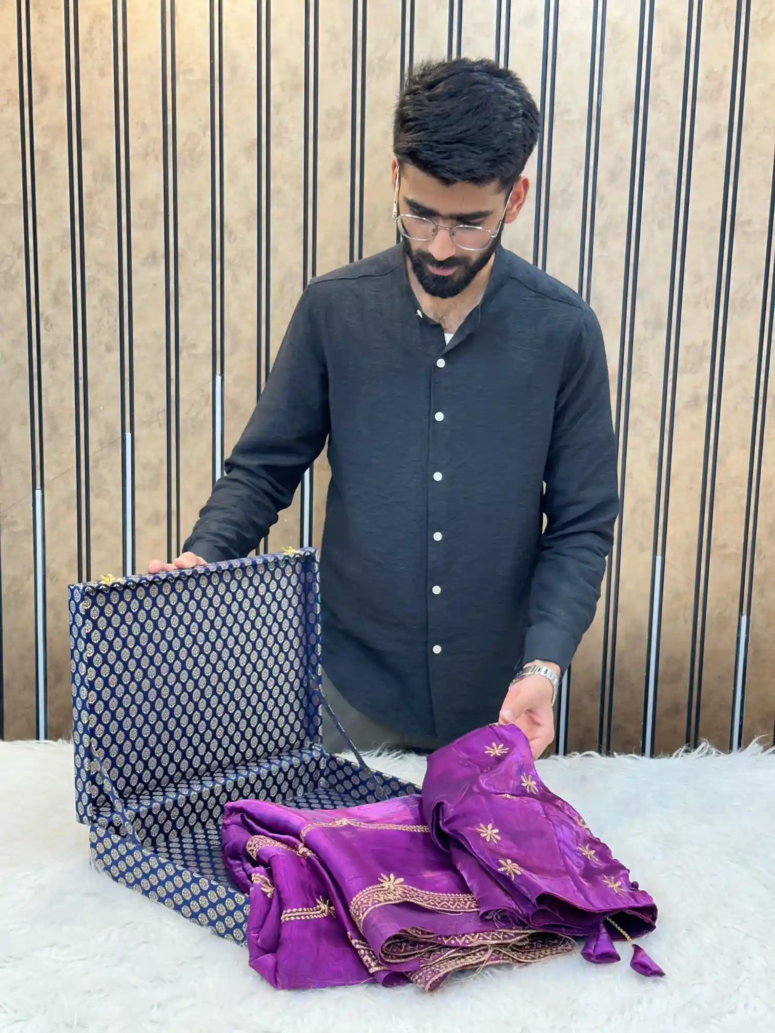 Deep Purple Shade Shimmery Tissue Silk Saree - Image 4
