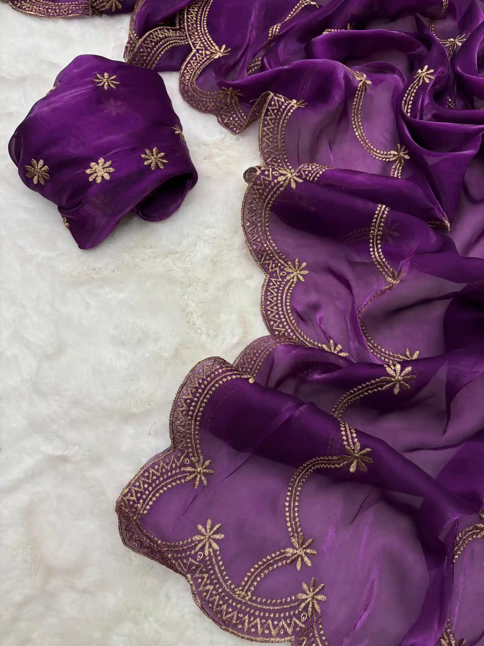 Deep Purple Shade Shimmery Tissue Silk Saree - Image 6