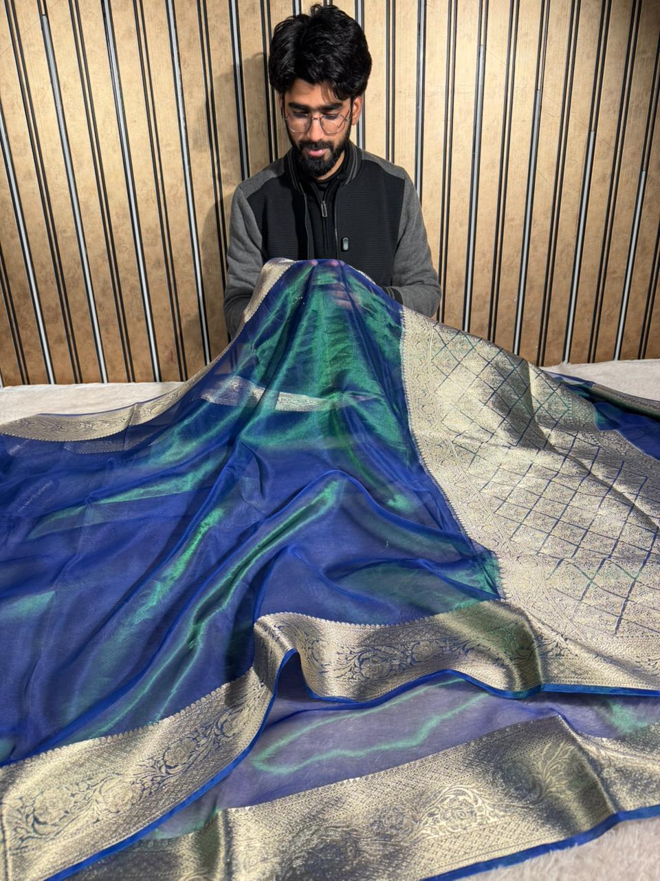 Dual Shaded Sapphire Pure Tissue Silk Banarasi Saree
