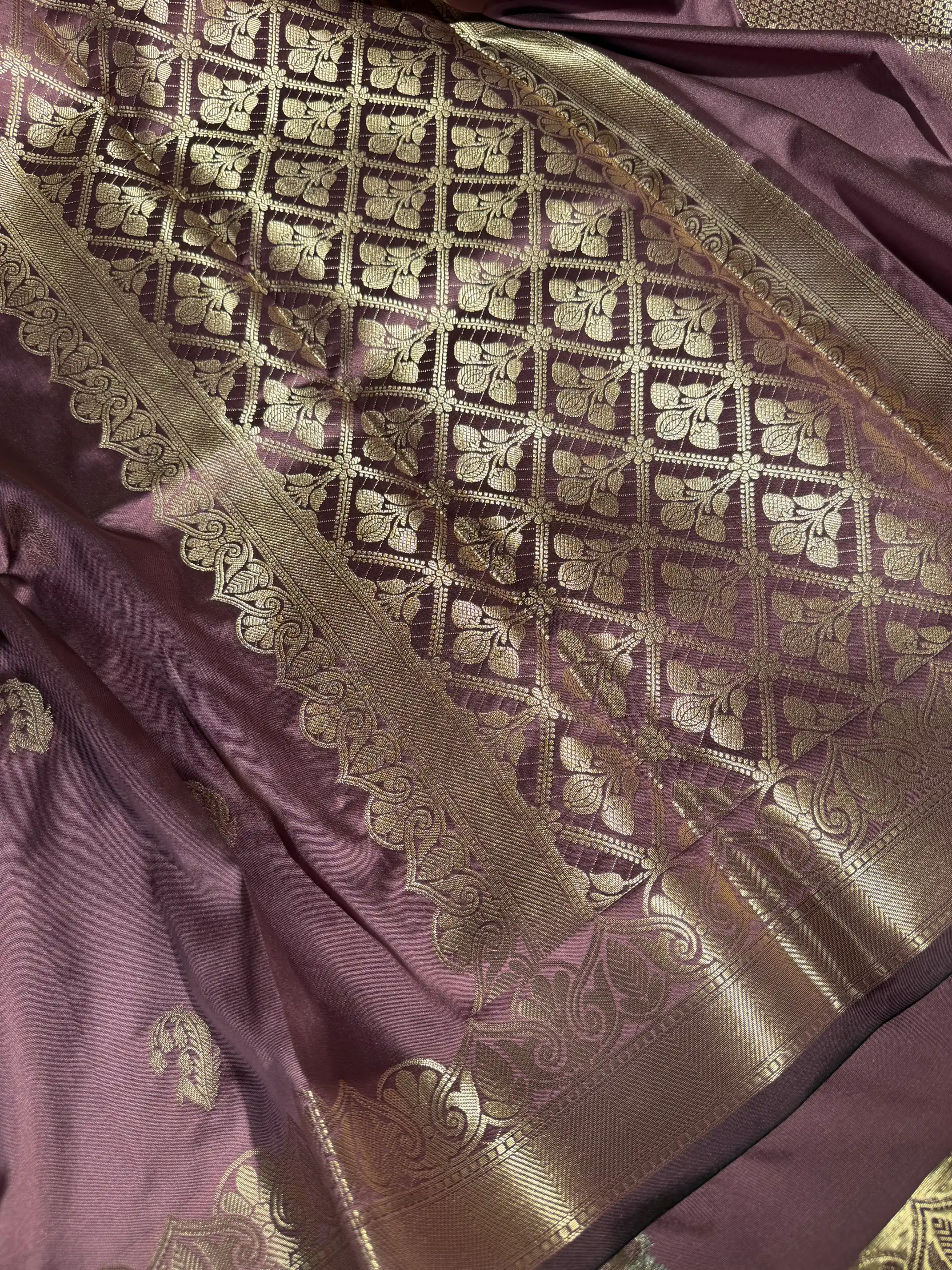 Dusty shade Traditional Weave Softsilk Banarasi Saree - Image 3