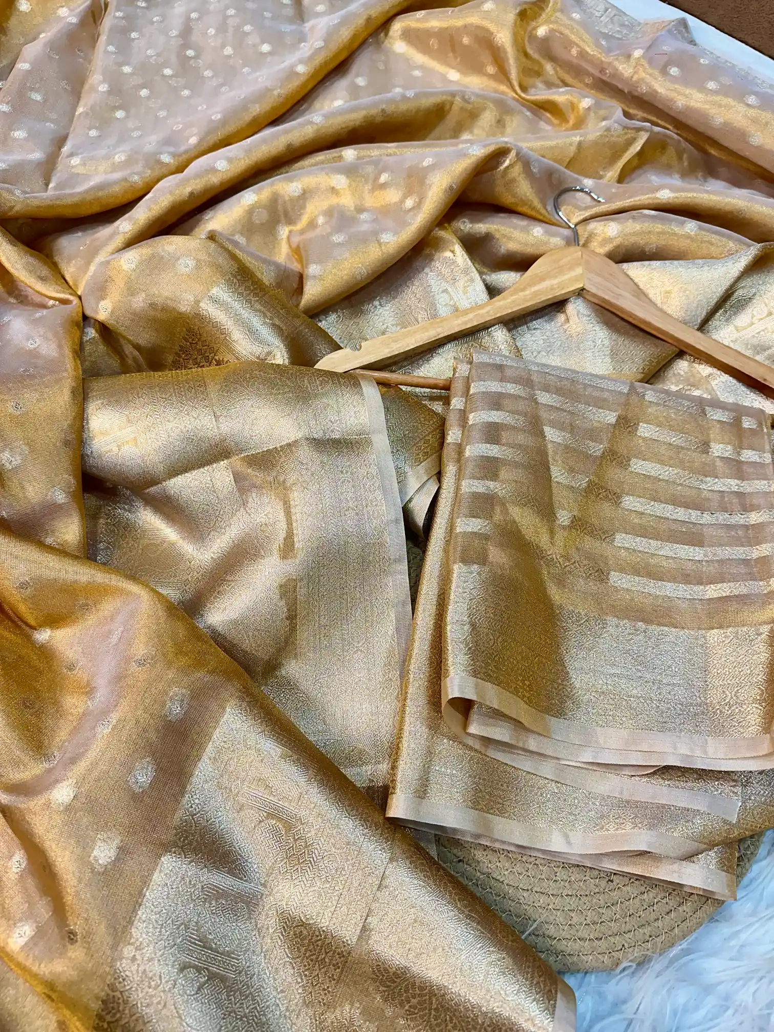 Eccentric Copper Gold Tissue Silk Banarasi Saree - Image 4