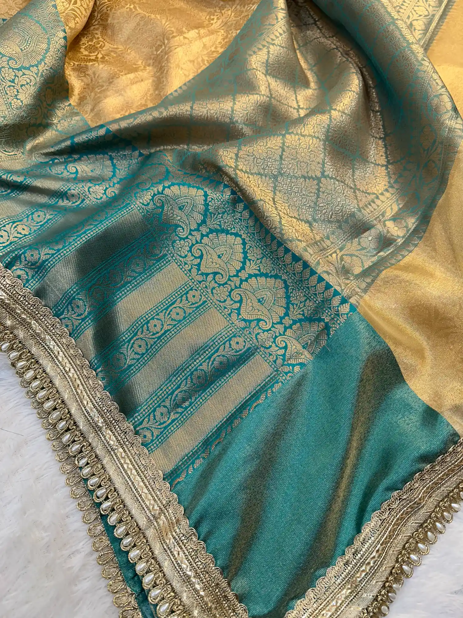 Golden Contrast Tissue Silk Kanjivaram Lace Work Banarasi Saree - Image 3