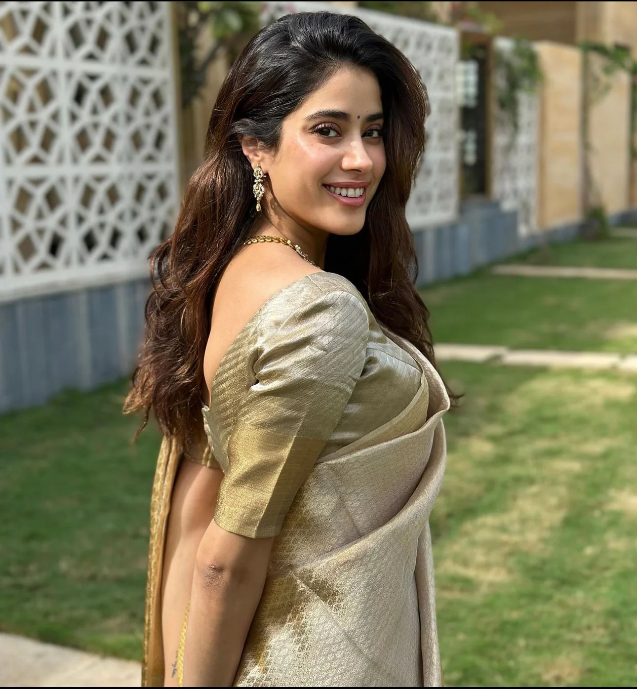 Janhvi Kapoor Inspired Soft Kanchipuram Tissue Silk - Image 5