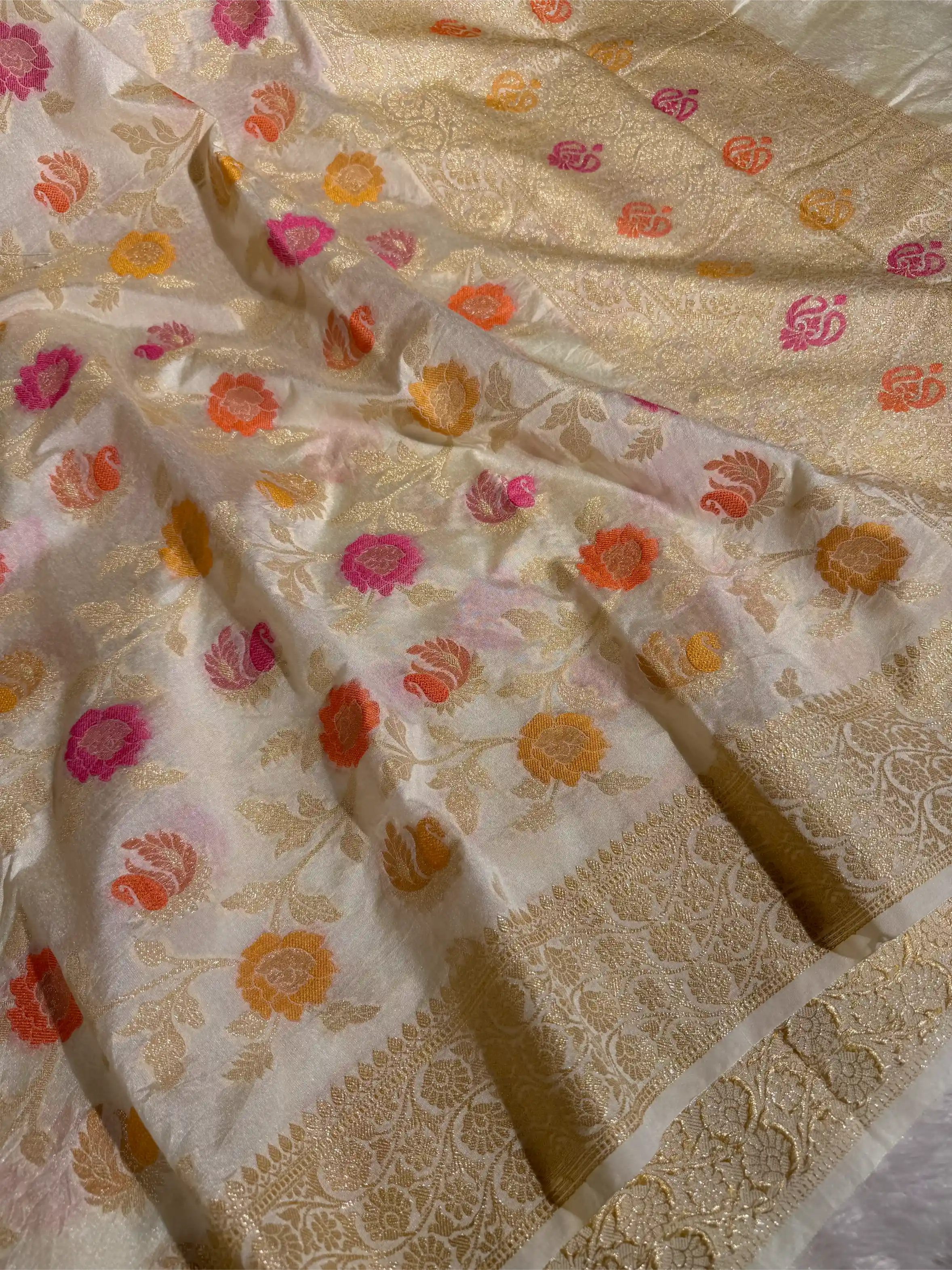 Light Cream Warm Silk Tilfi Meenakari Banarasi Saree - Image 3