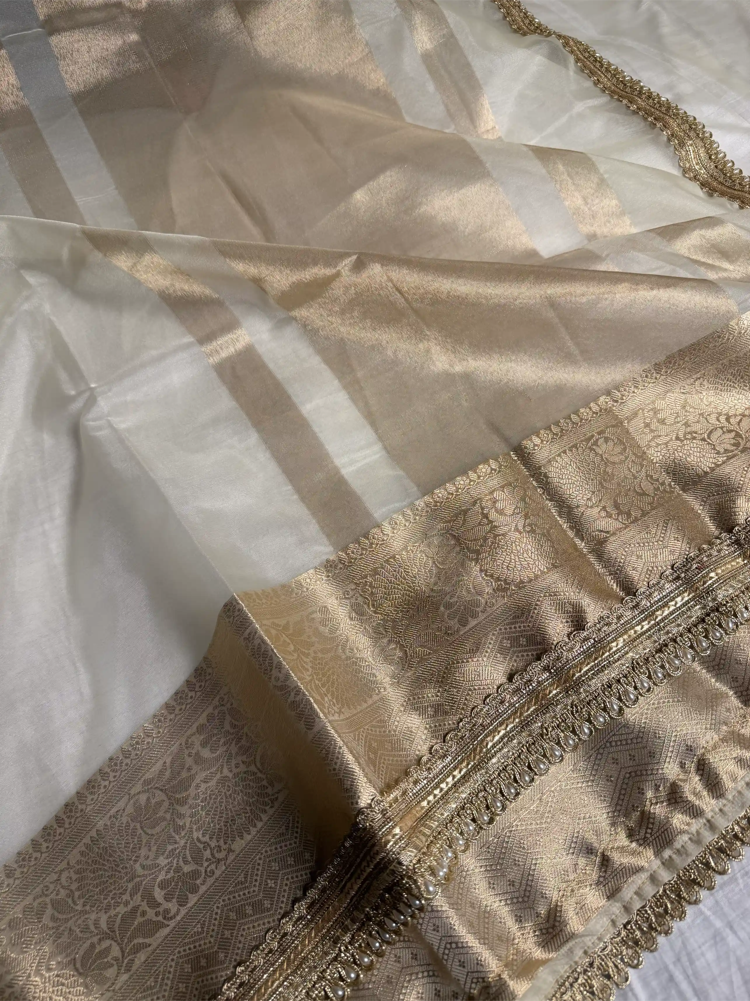 Light Ivory Cream Kora Organza Designer Lace Attached Banarasi Saree - Image 3
