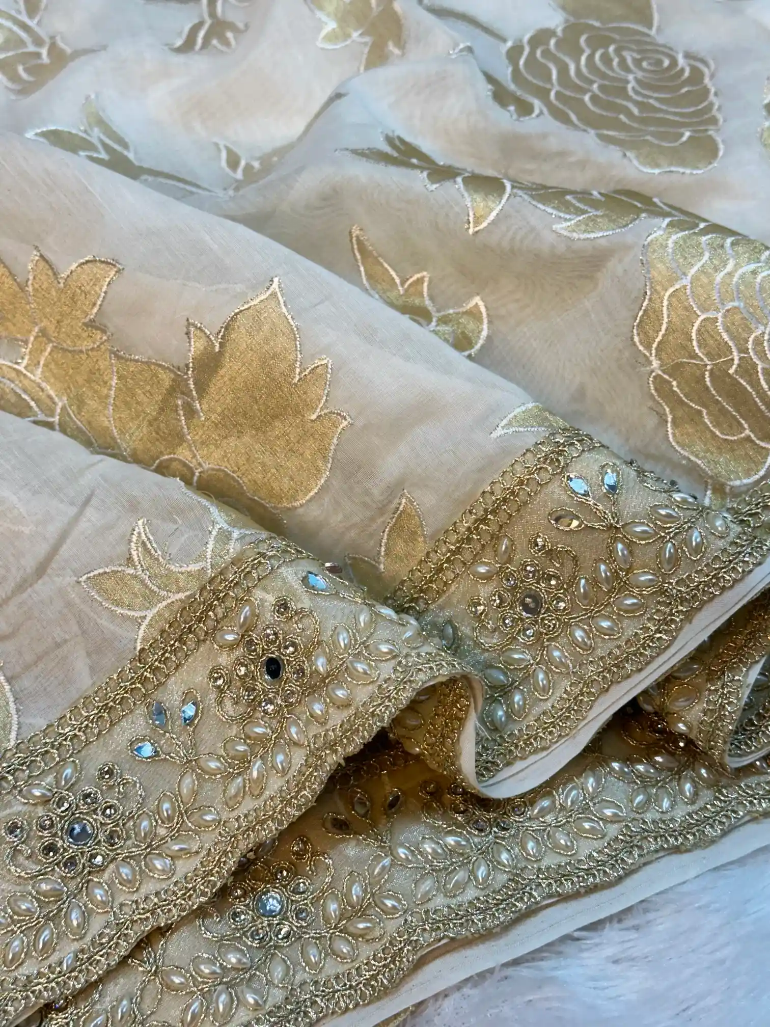 Light Ivory Pure Mul Chanderi Silk Hand Pasted Cutwork Zari Buta Saree - Image 3