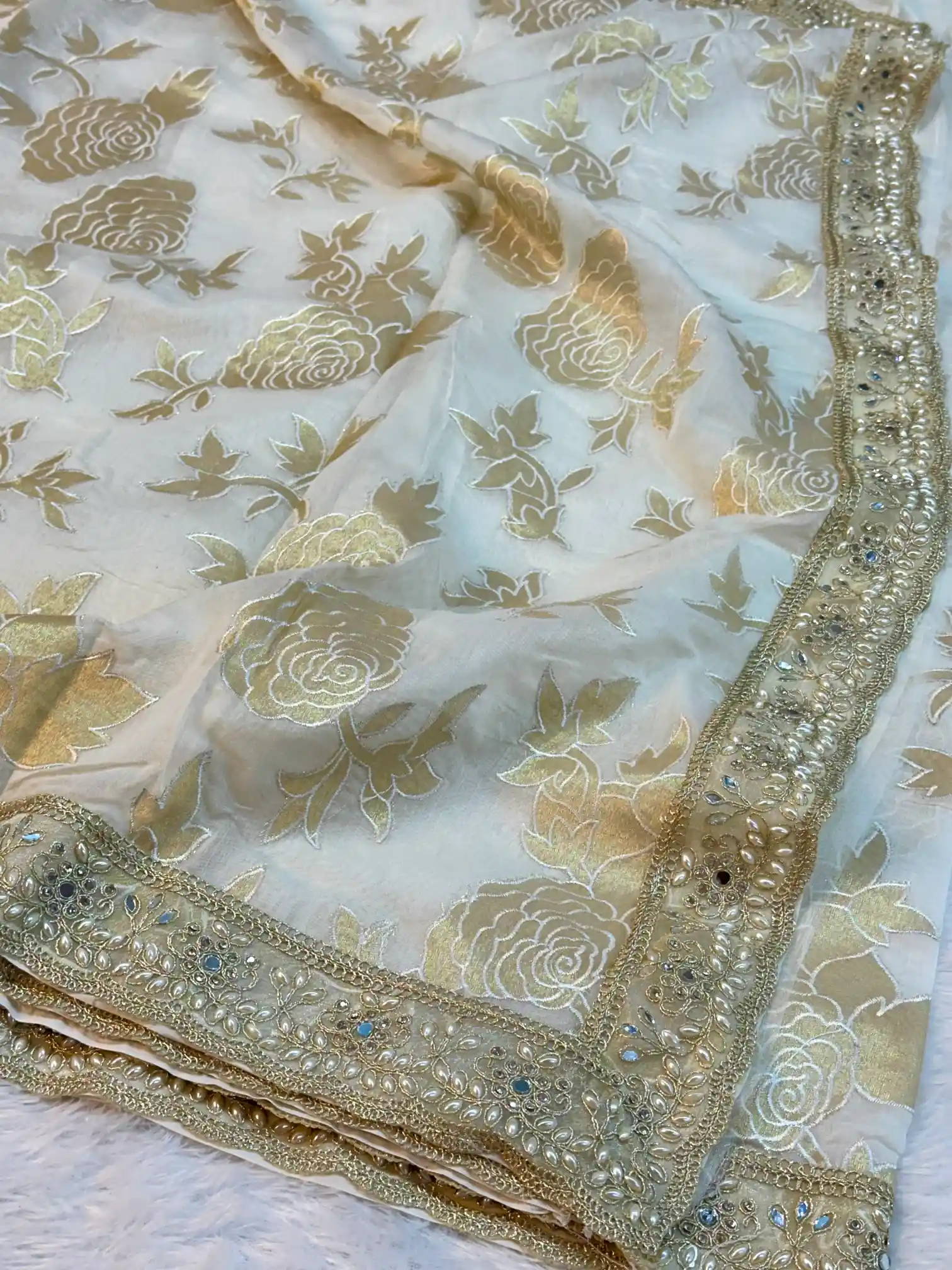 Light Ivory Pure Mul Chanderi Silk Hand Pasted Cutwork Zari Buta Saree - Image 5