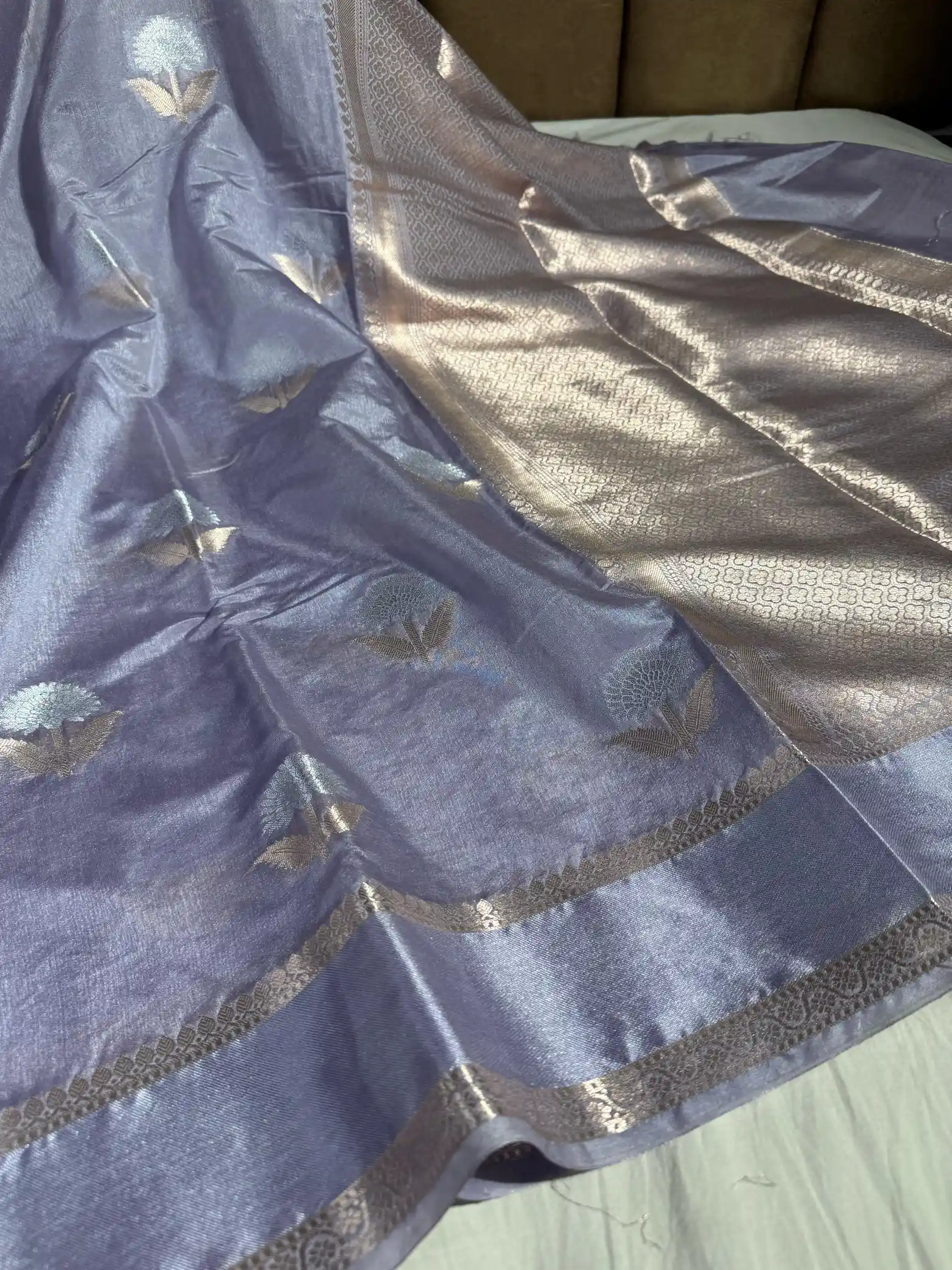 Light Lavender Chiniya Silk Flower Buta Banarasi Saree - Image 2