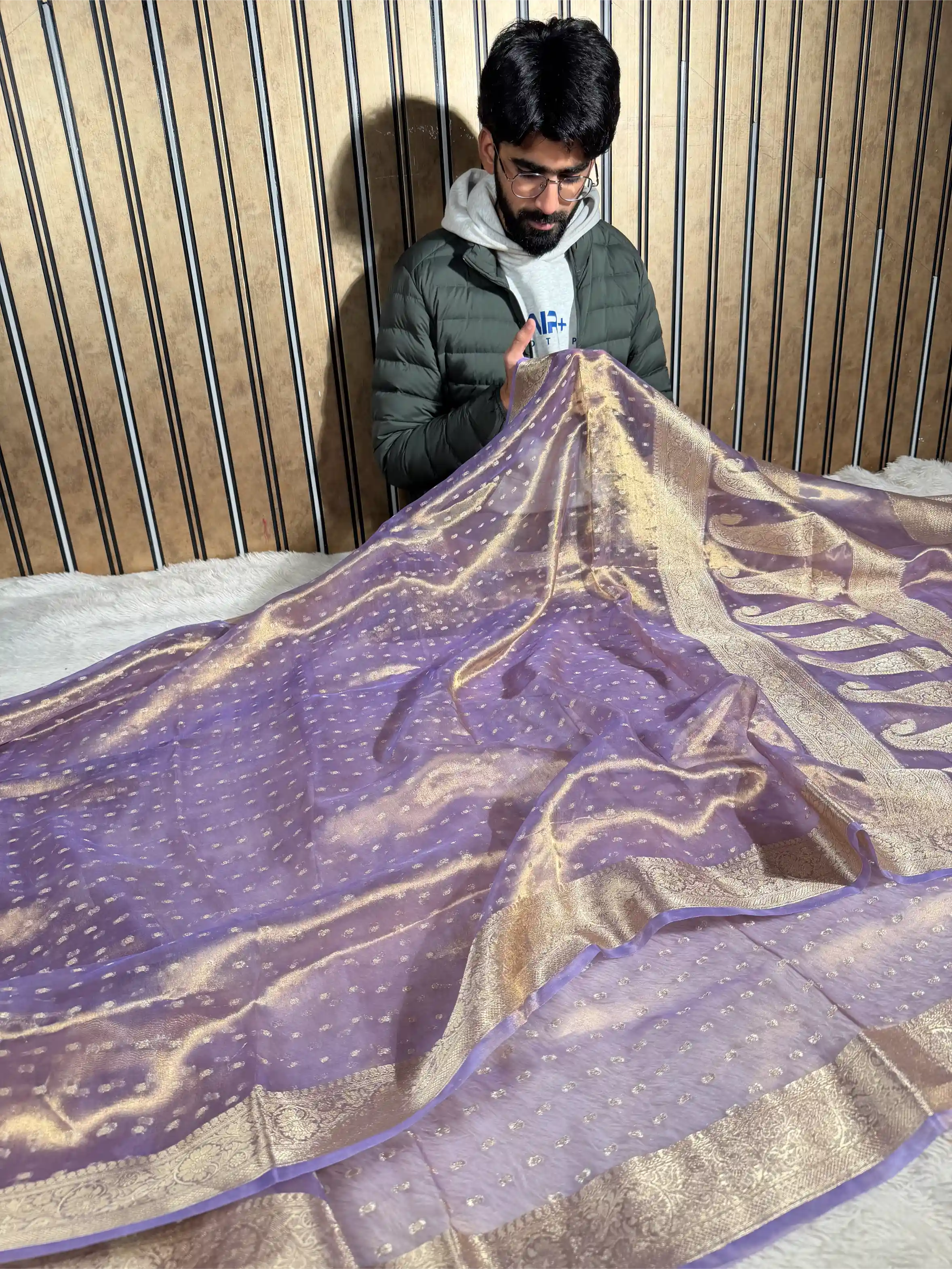 Light Lavender Pure Tissue Silk Eccentric Banarasi Saree - Image 4