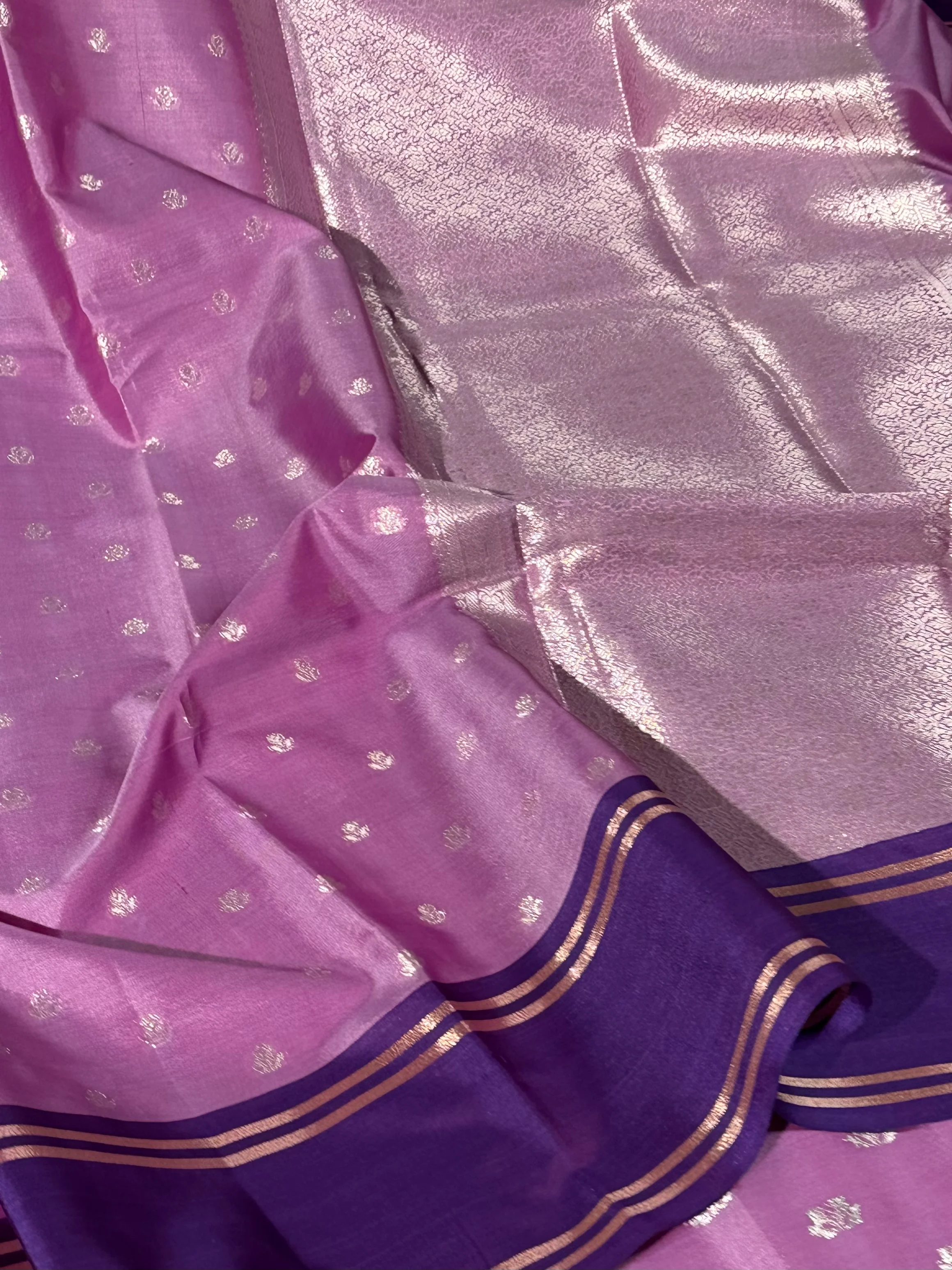 Light Lavender Shade Traditional Banarasi Silk Saree - Image 3