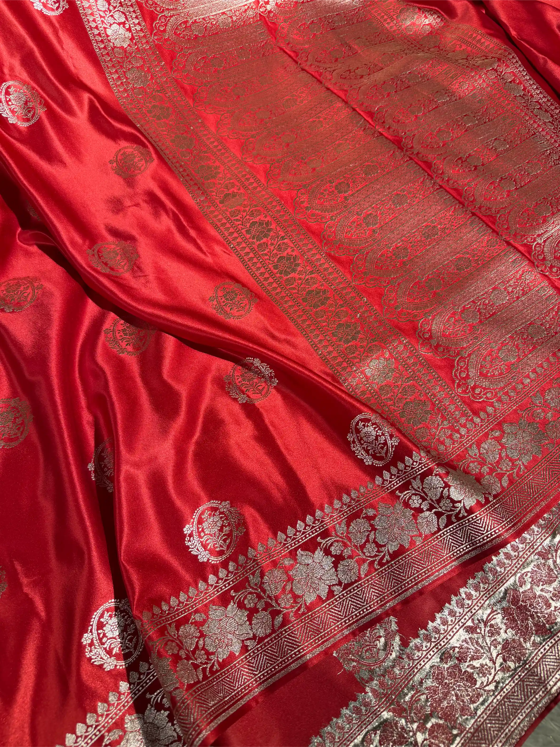 Light Maroon Mashru Katan Silk Eccentric Buta Banarasi Saree - Image 3