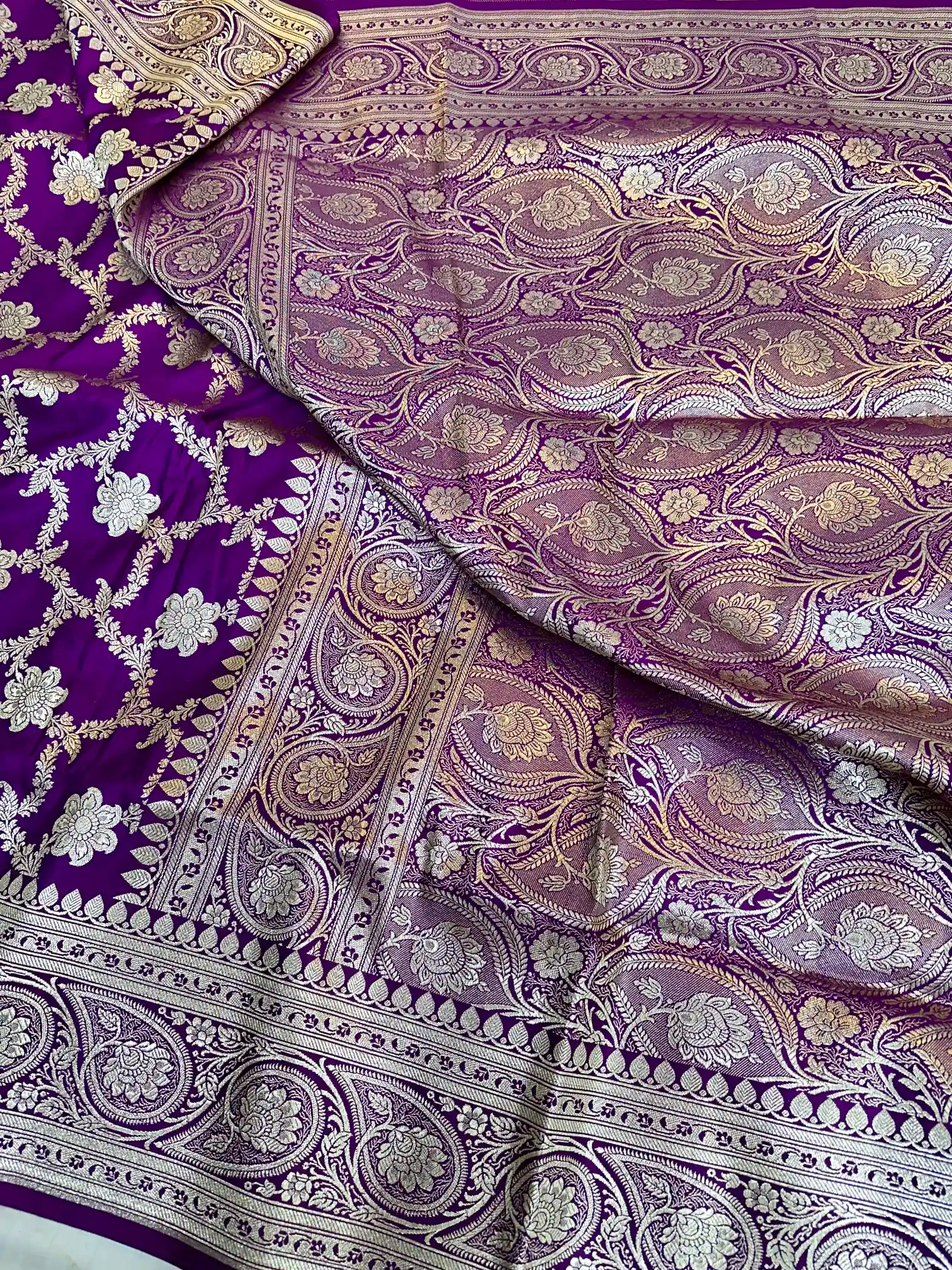 Light Purple Satin Katan Silk Floral Jaal Banarasi Saree - Image 3