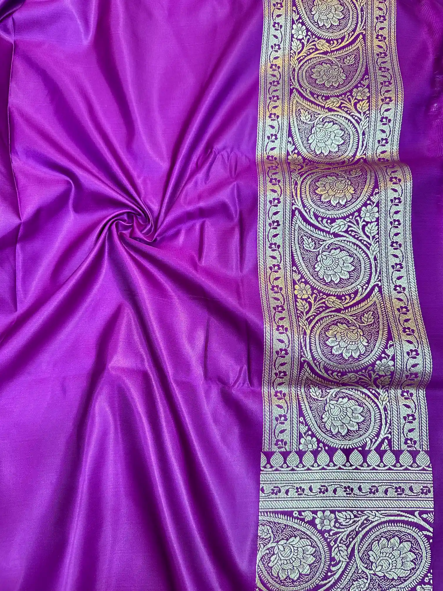 Light Purple Satin Katan Silk Floral Jaal Banarasi Saree - Image 4