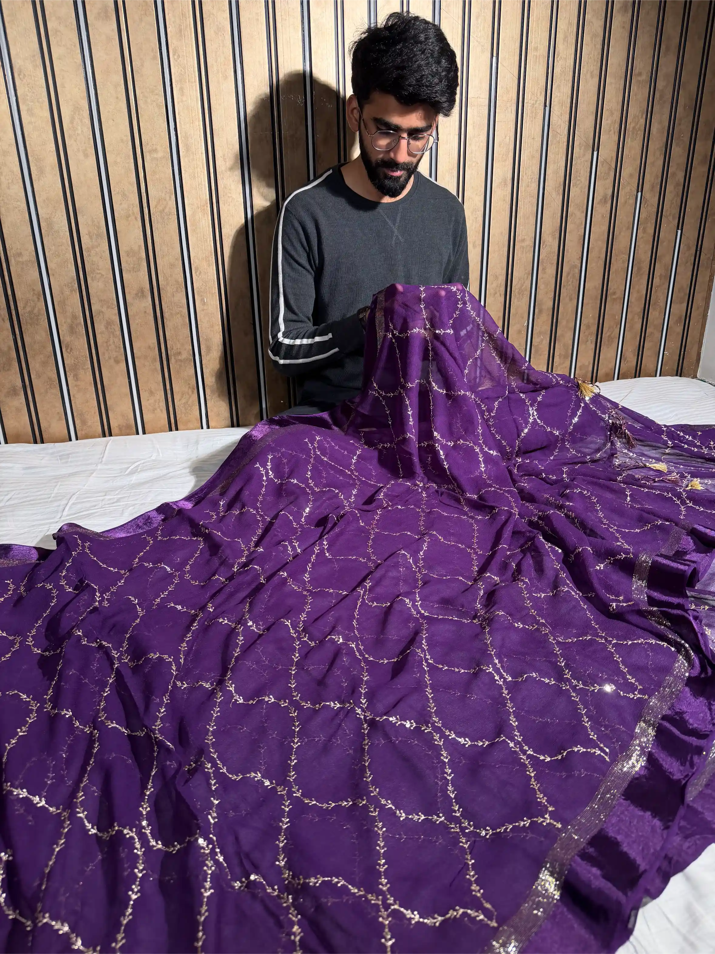 Light Purple Viscose Georgette Silk Thread Embroidered Saree - Image 3