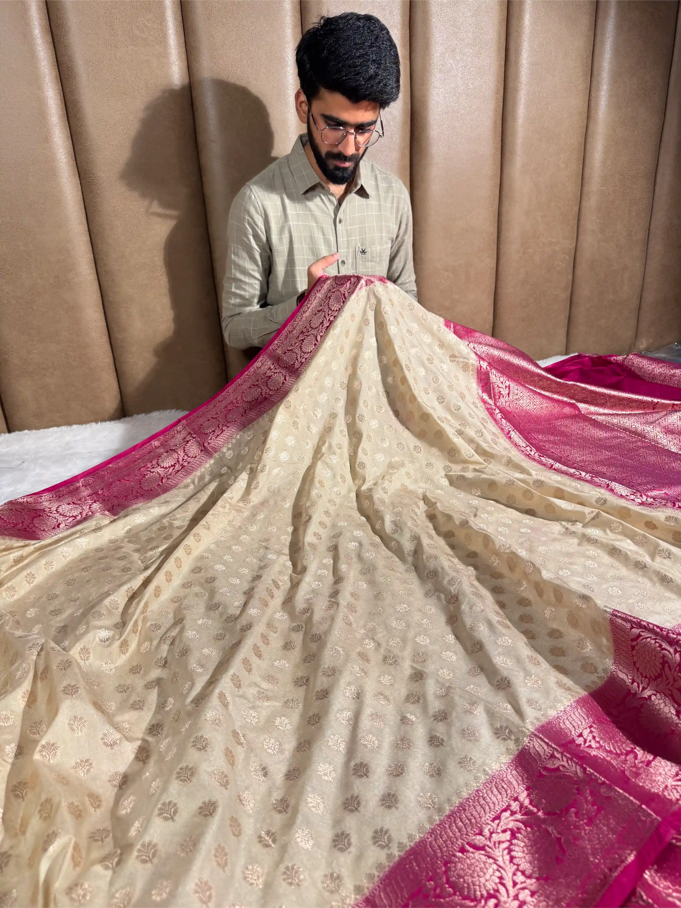 Light Tussar Chiniya Silk Khaddi Buti Banarasi Saree - Image 3