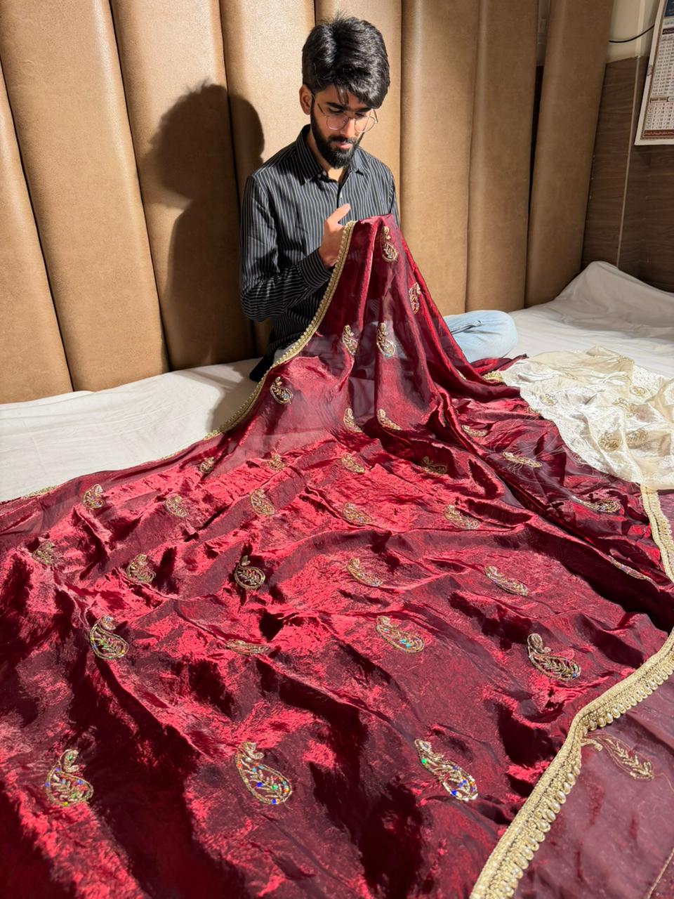 Maroon Shade Shimmery Tissue Silk Handwork Saree - Image 3