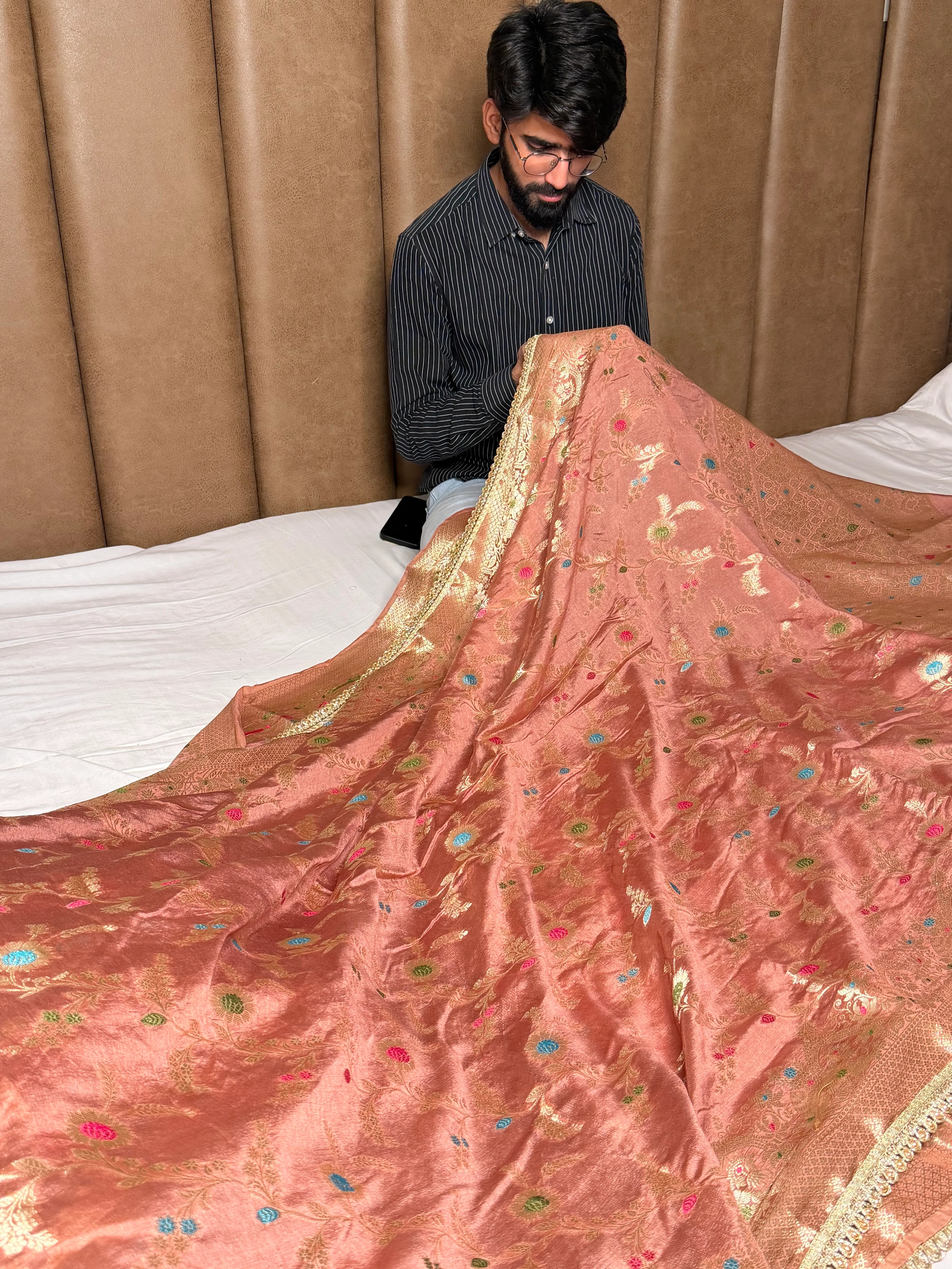 Mauve Peach Pemium Dupion Silk Lace Work Banarasi Saree - Image 4