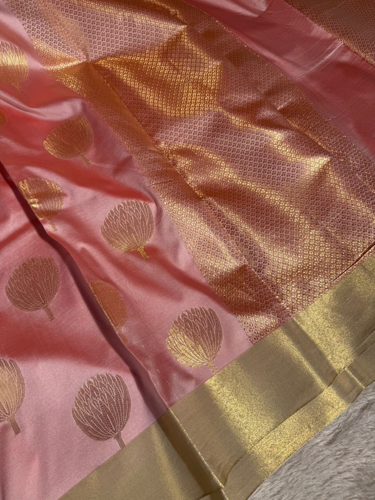 Mauve Pink Eccentric Softsilk Traditional Banarasi Saree - Image 2