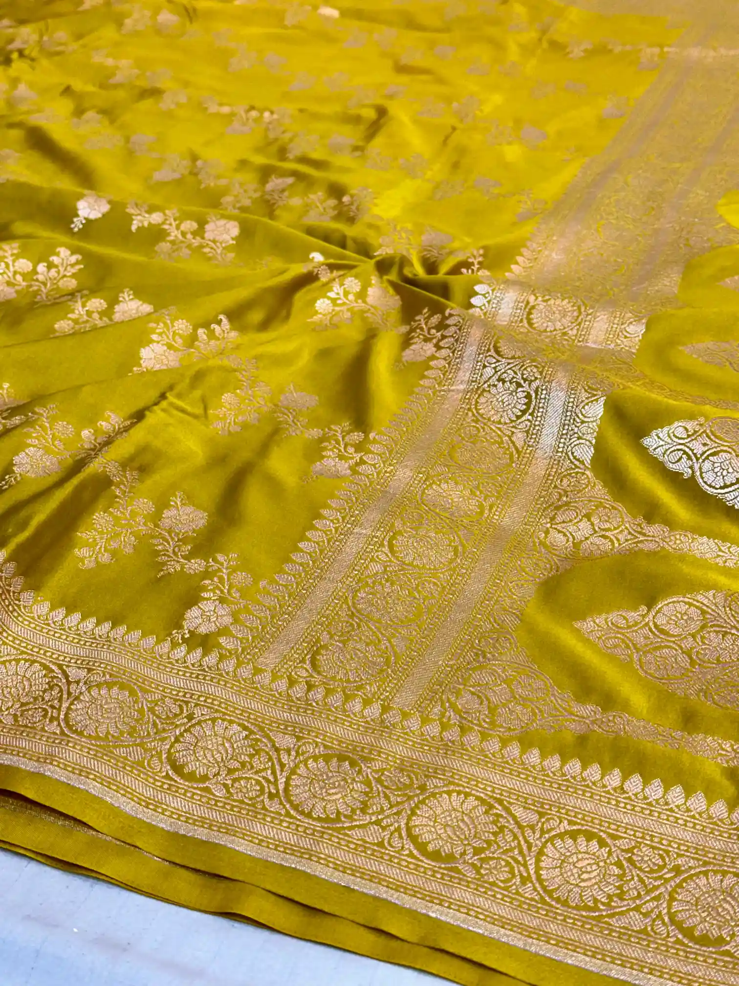 Mehandi Green Mashru Katan Silk Leheriya Weave Banarasi Saree - Image 8