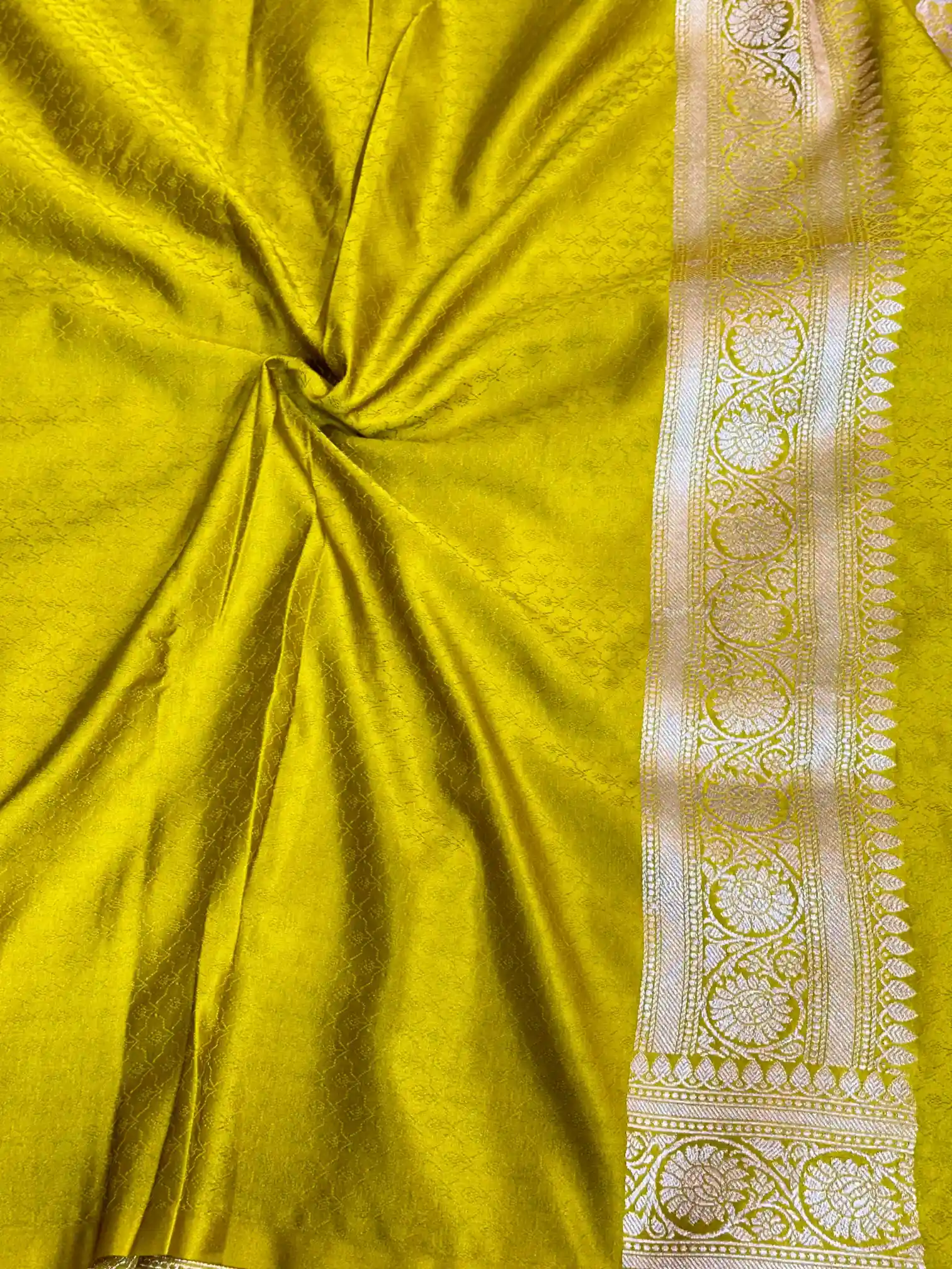 Mehandi Green Mashru Katan Silk Leheriya Weave Banarasi Saree - Image 9