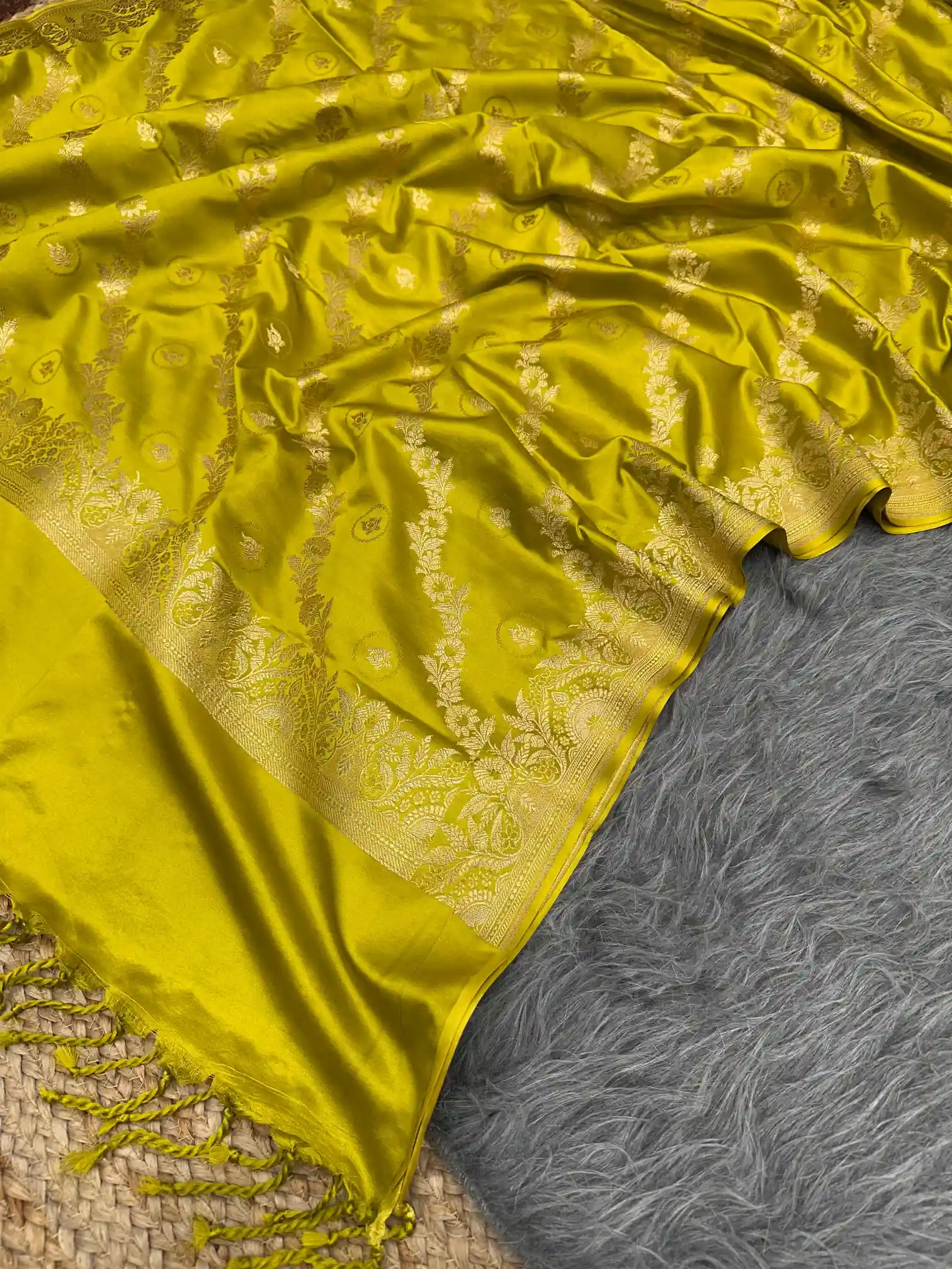 Mehendi Green Premium Mashru Katan Banarasi Suit - Image 3