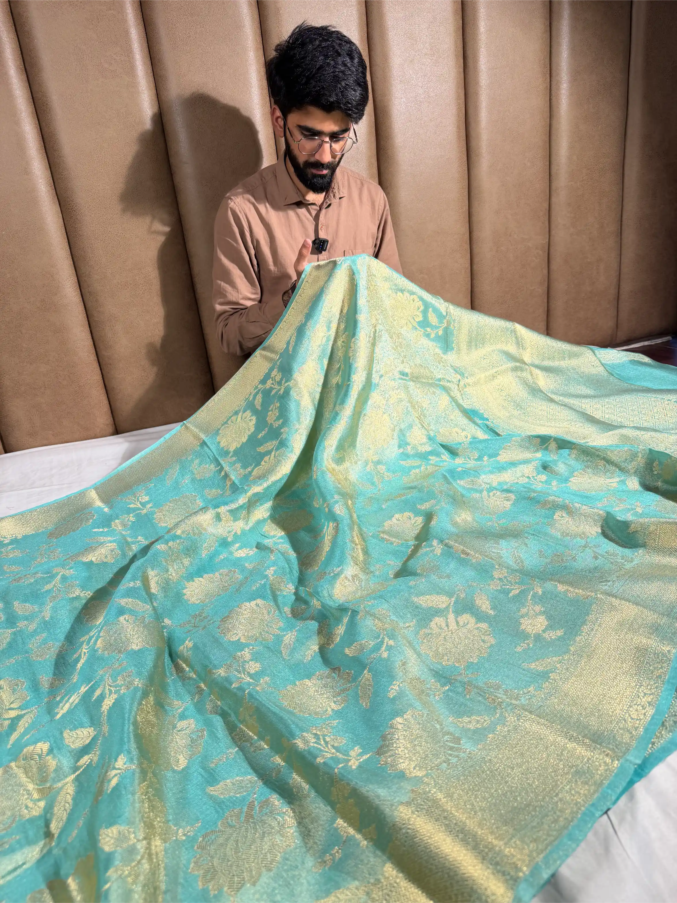 Metallic Green Breathable Tissue Silk Banarasi Saree - Image 3