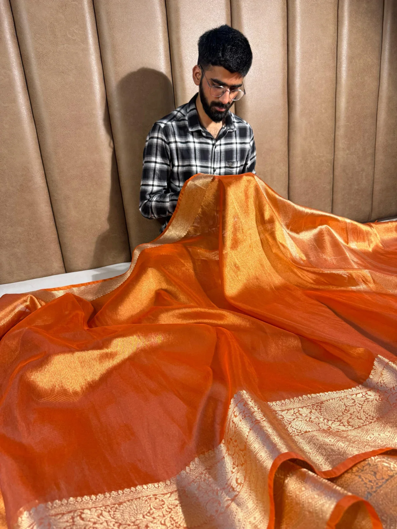 Metallic Orange Tissue Silk Traditional Border Weave Banarasi Saree - Image 4