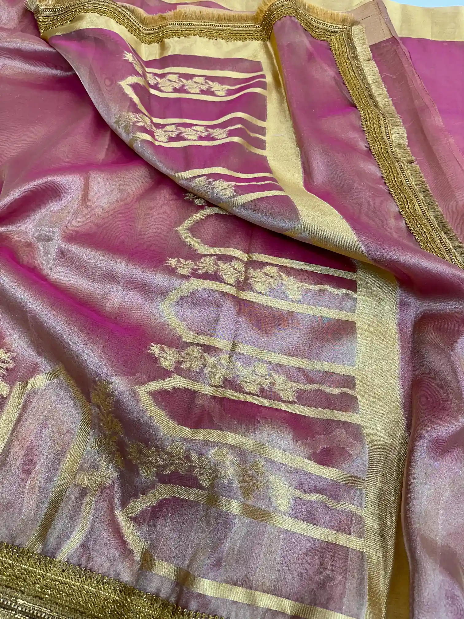 Metallic Pink Tissue Silk Heavy Lace Attached Banarasi Saree - Image 3