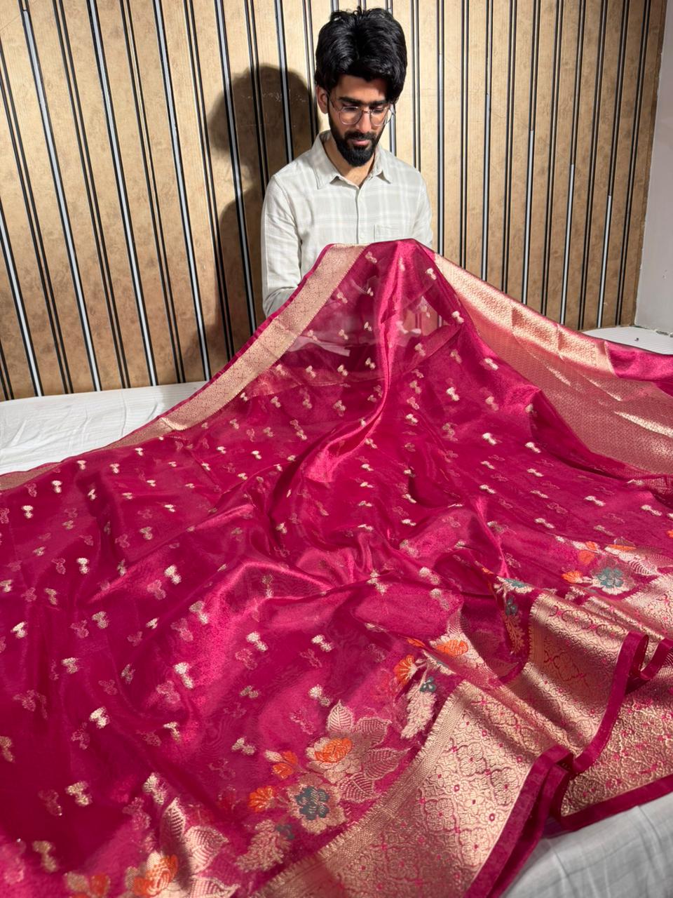 Metallic Rani Soft Tissue Silk Meenakari Banarasi Saree - Image 4