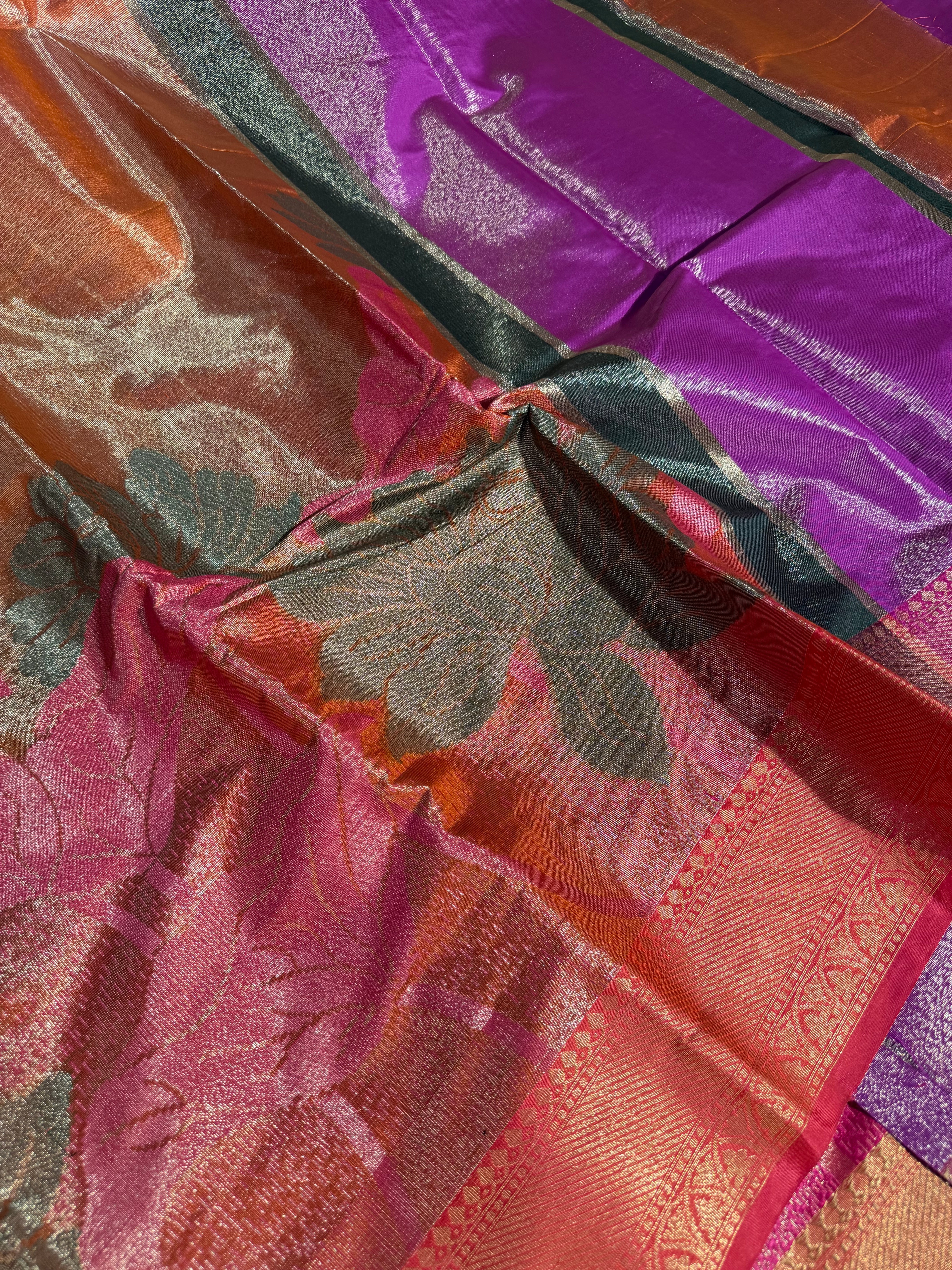 Most Premium banarasi tissue with exclusive border and rich pallu - Image 2