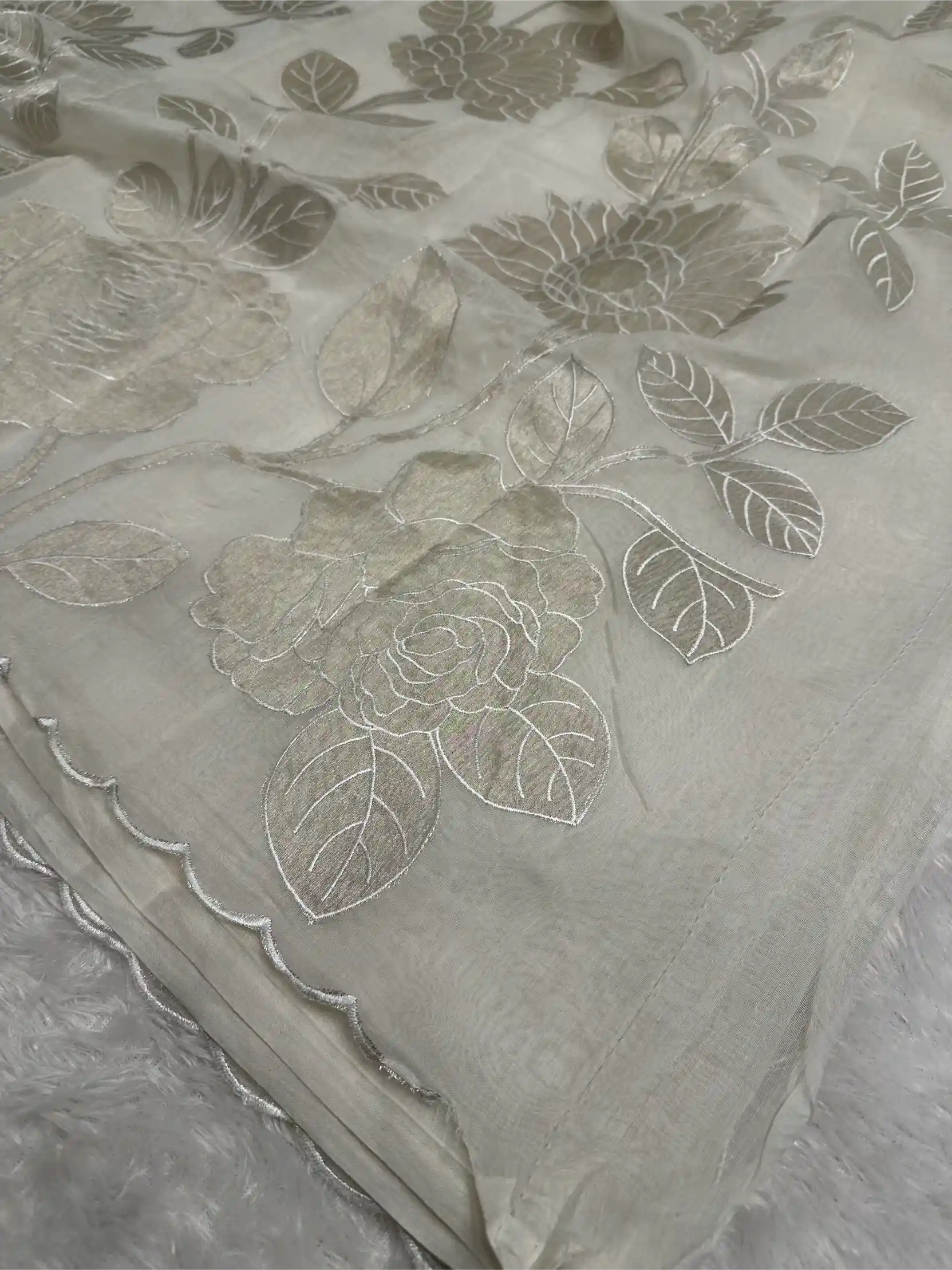Off White Pure Mul Chanderi Appliqué Work Banarasi Saree - Image 4