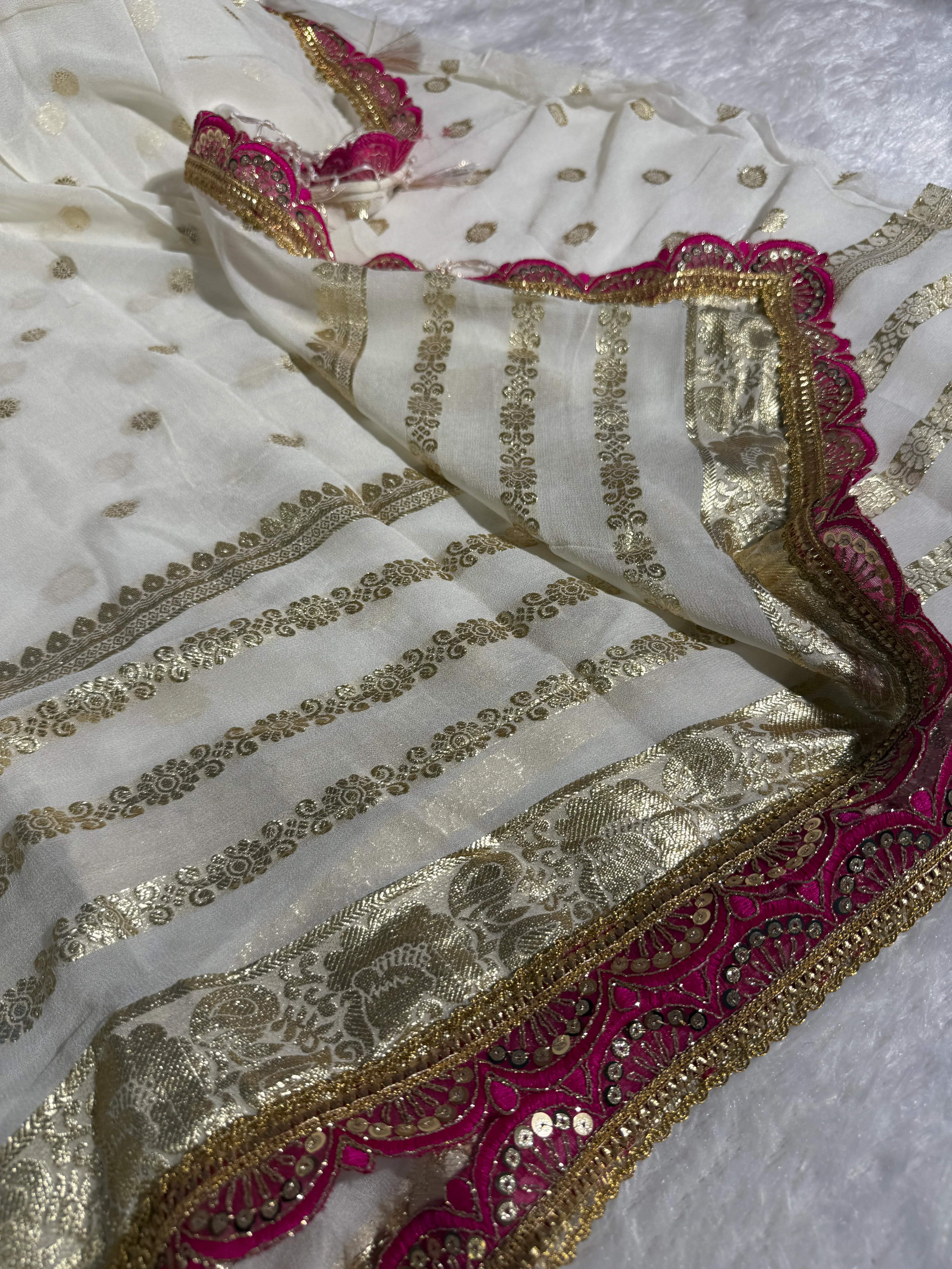 Off White Viscose Georgette Designer Lace Work Banarasi Saree - Image 2