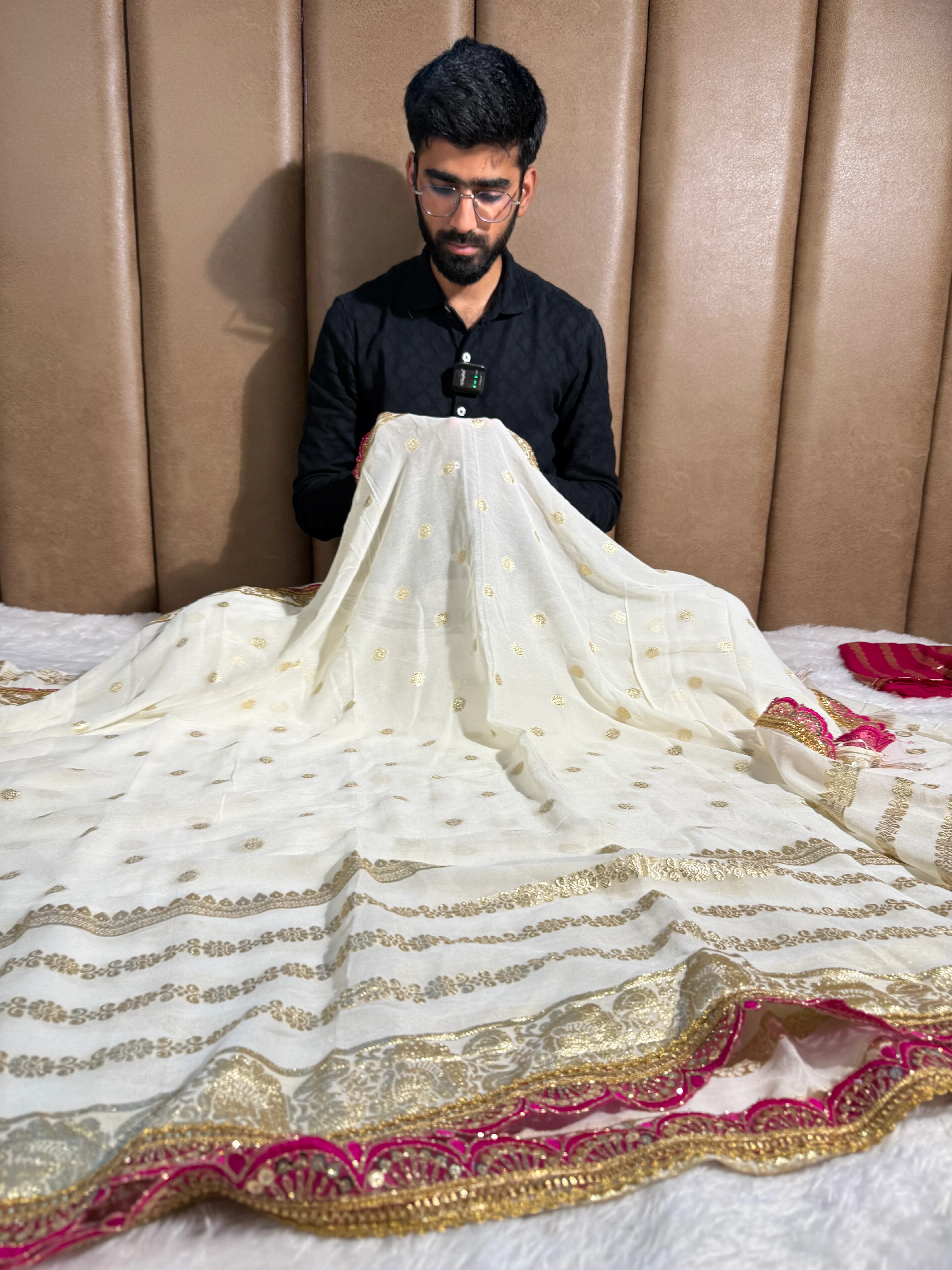 Off White Viscose Georgette Designer Lace Work Banarasi Saree - Image 3