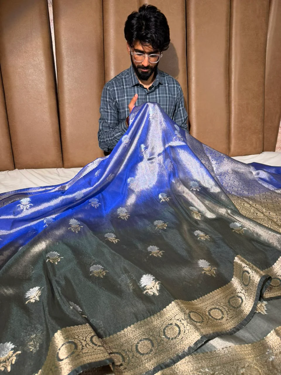 Ombré Blue Breathable Soft Tissue Banarasi Saree - Image 3