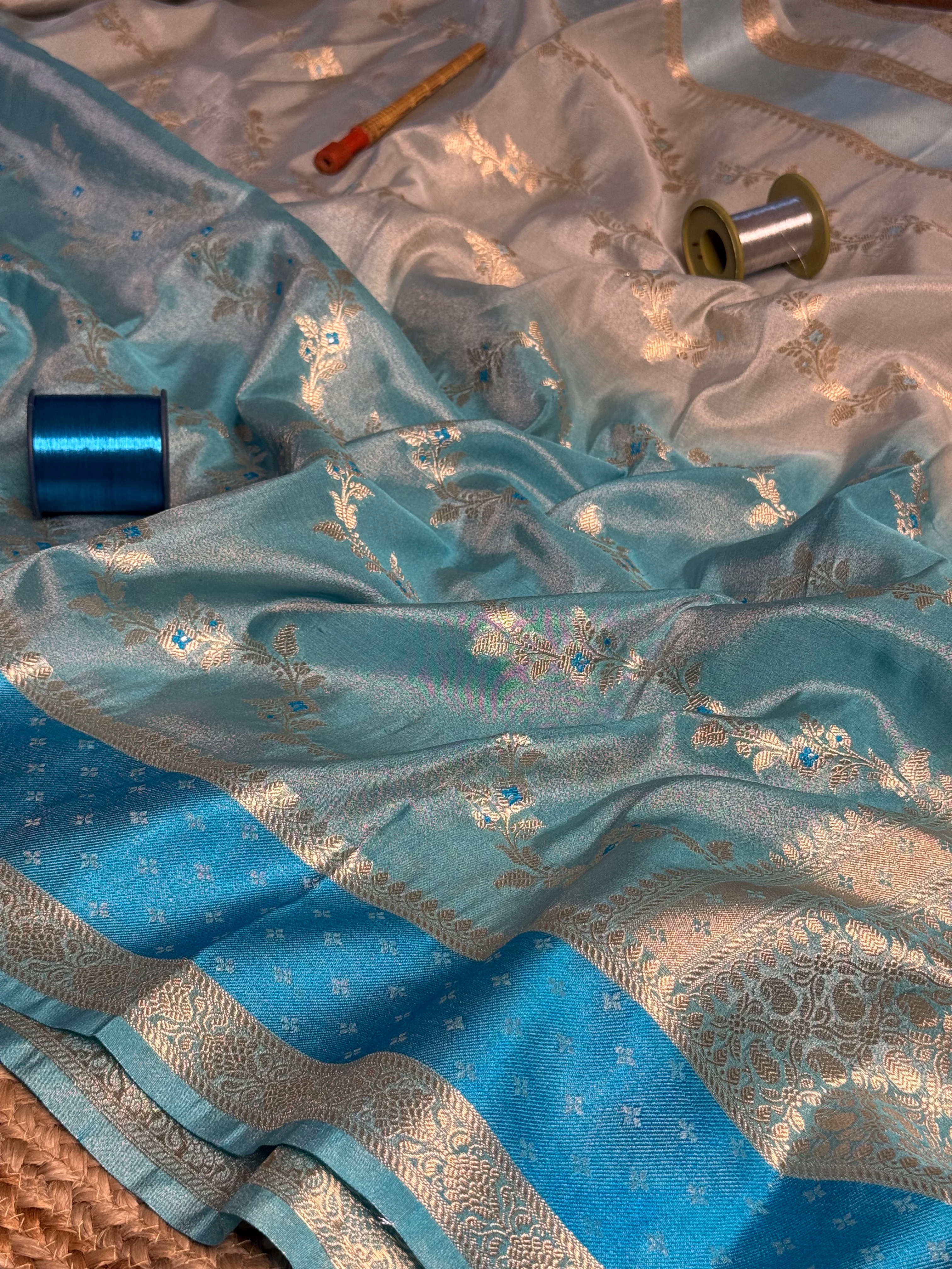 Ombré Blue Breathable Tissue Silk Banarasi Saree - Image 4